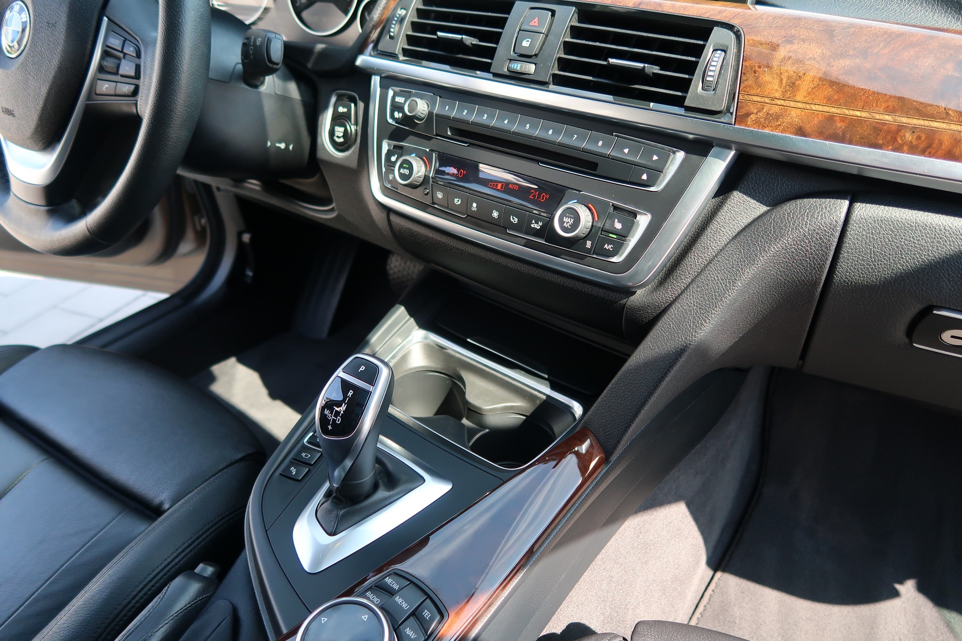 BMW 335i GT xDrive Luxury Line Steptronic-image-15