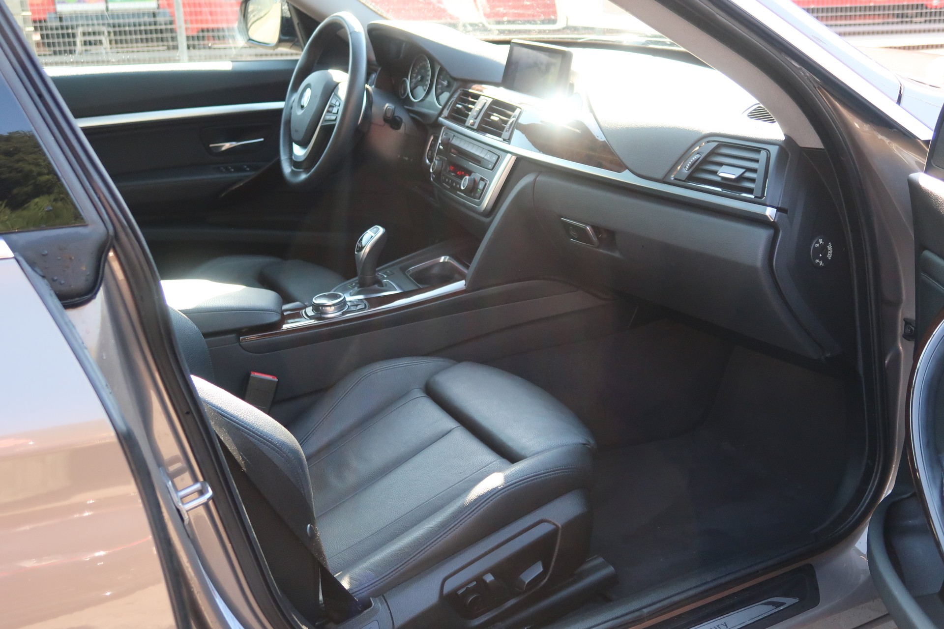 BMW 335i GT xDrive Luxury Line Steptronic-image-16