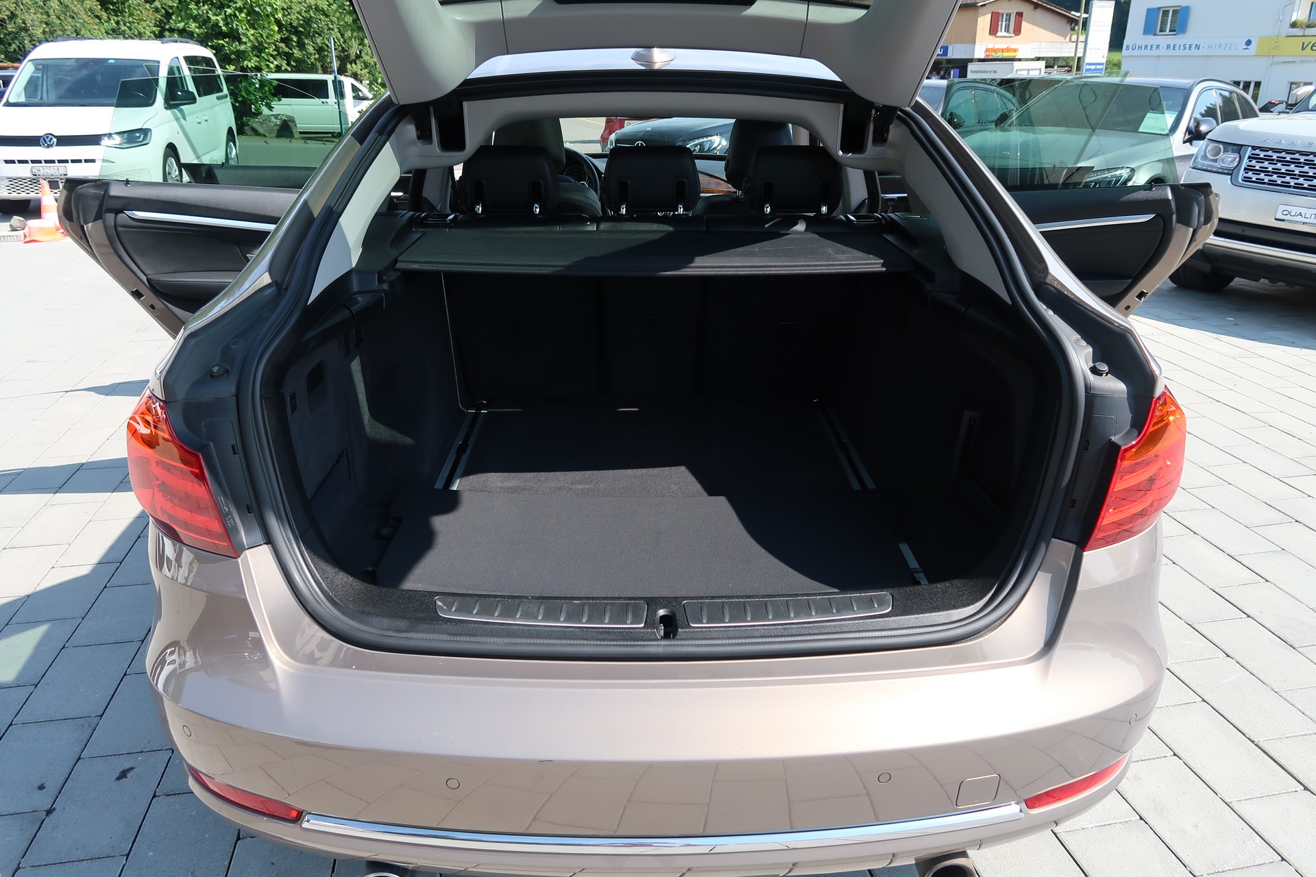 BMW 335i GT xDrive Luxury Line Steptronic-image-11