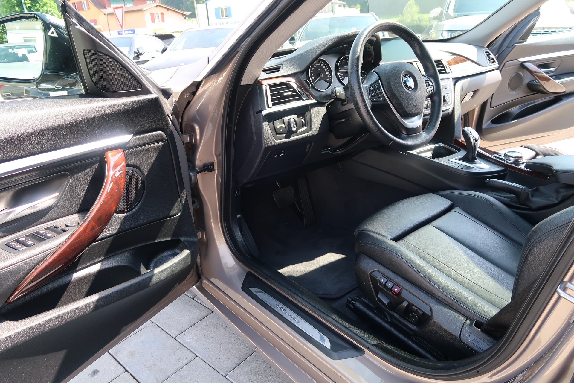 BMW 335i GT xDrive Luxury Line Steptronic-image-7