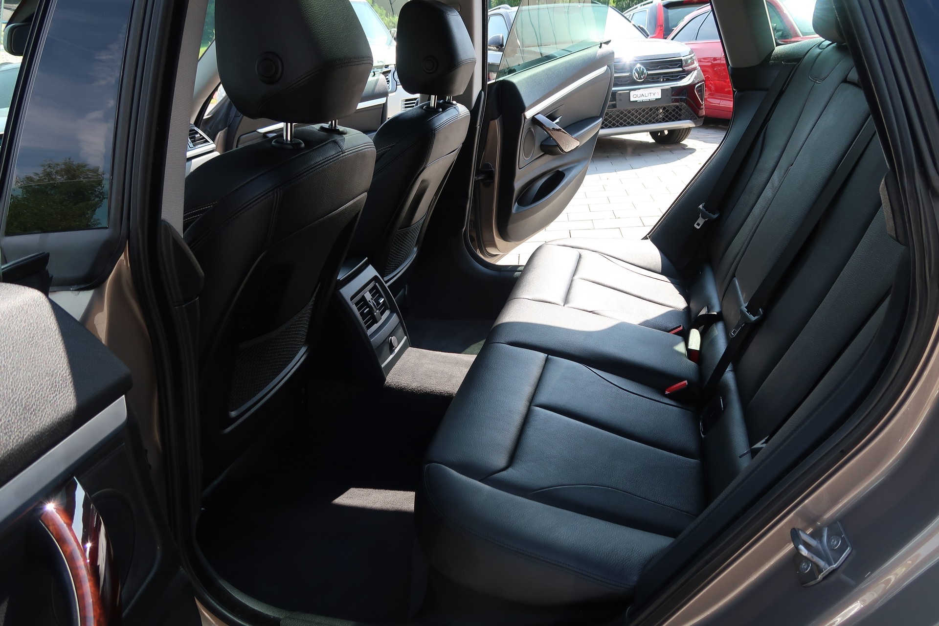 BMW 335i GT xDrive Luxury Line Steptronic-image-8
