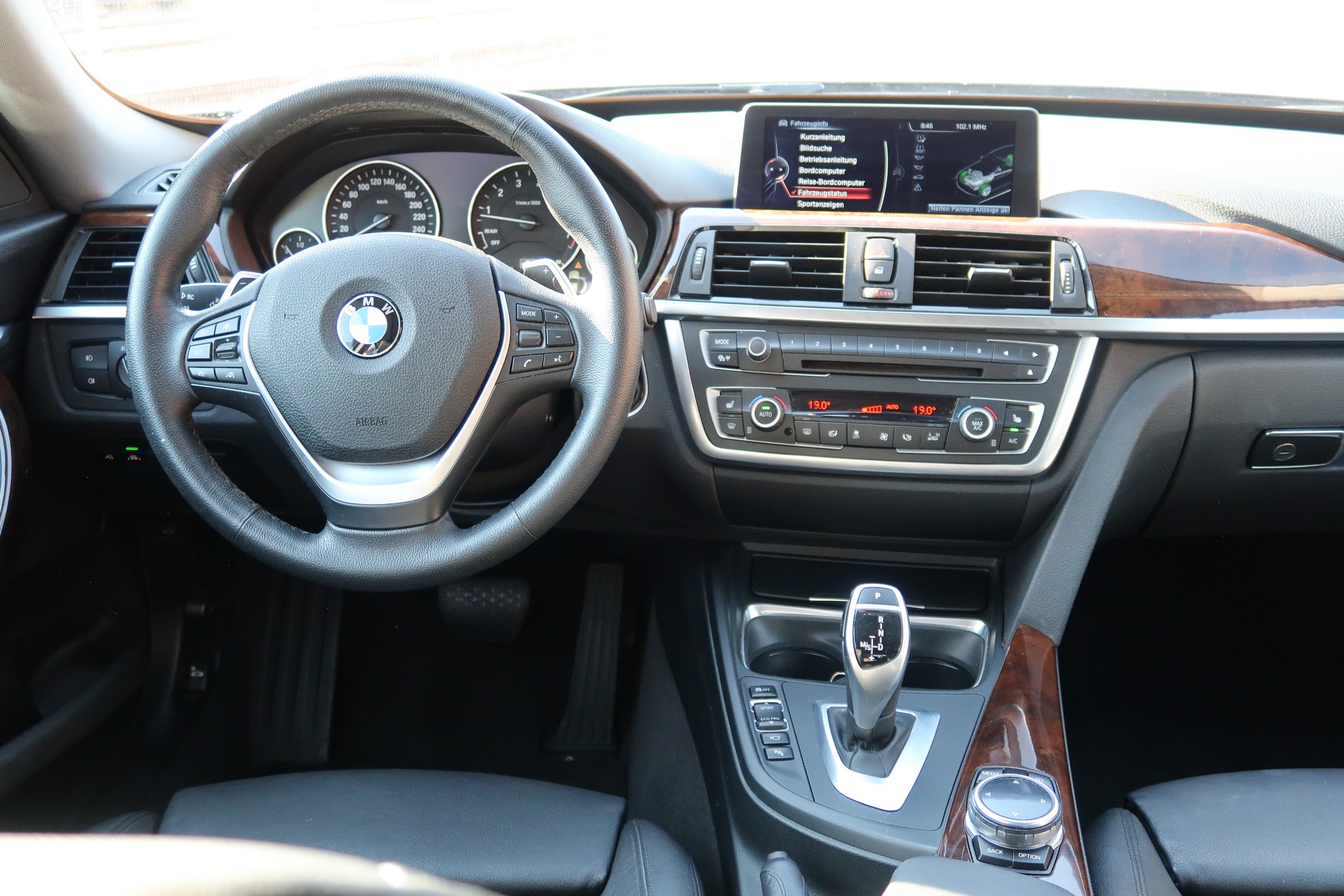 BMW 335i GT xDrive Luxury Line Steptronic-image-7