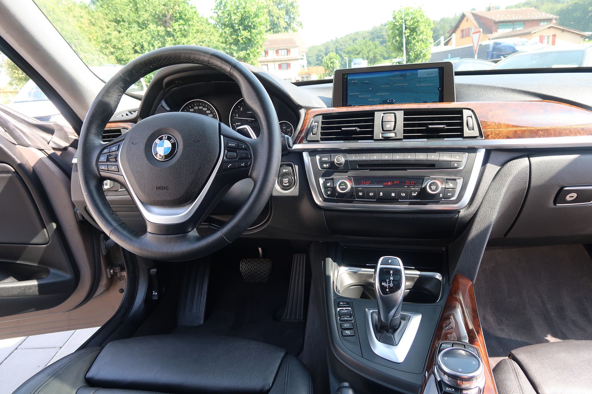 BMW 335i GT xDrive Luxury Line Steptronic-image-10