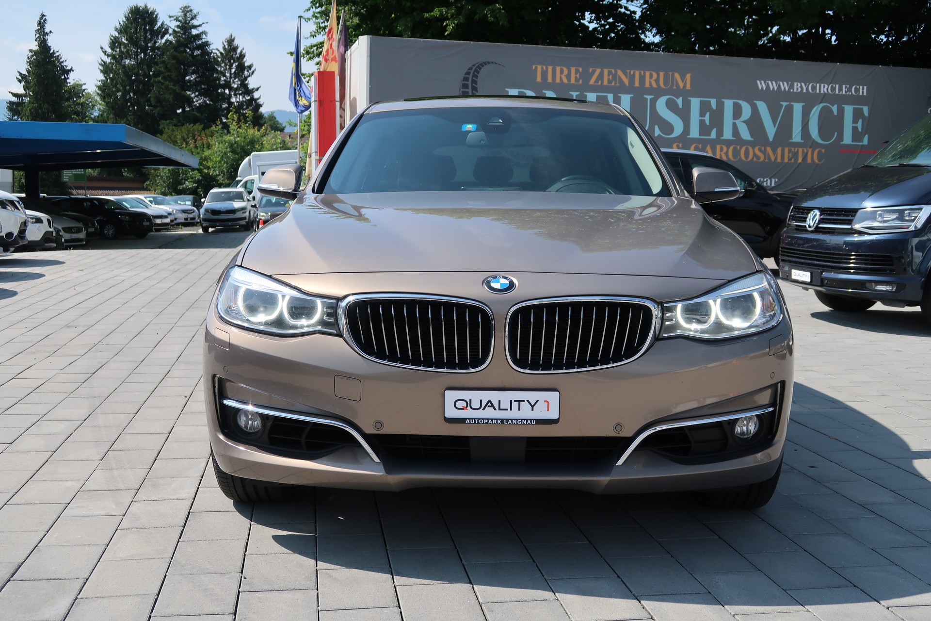 BMW 335i GT xDrive Luxury Line Steptronic-showroom-element-1