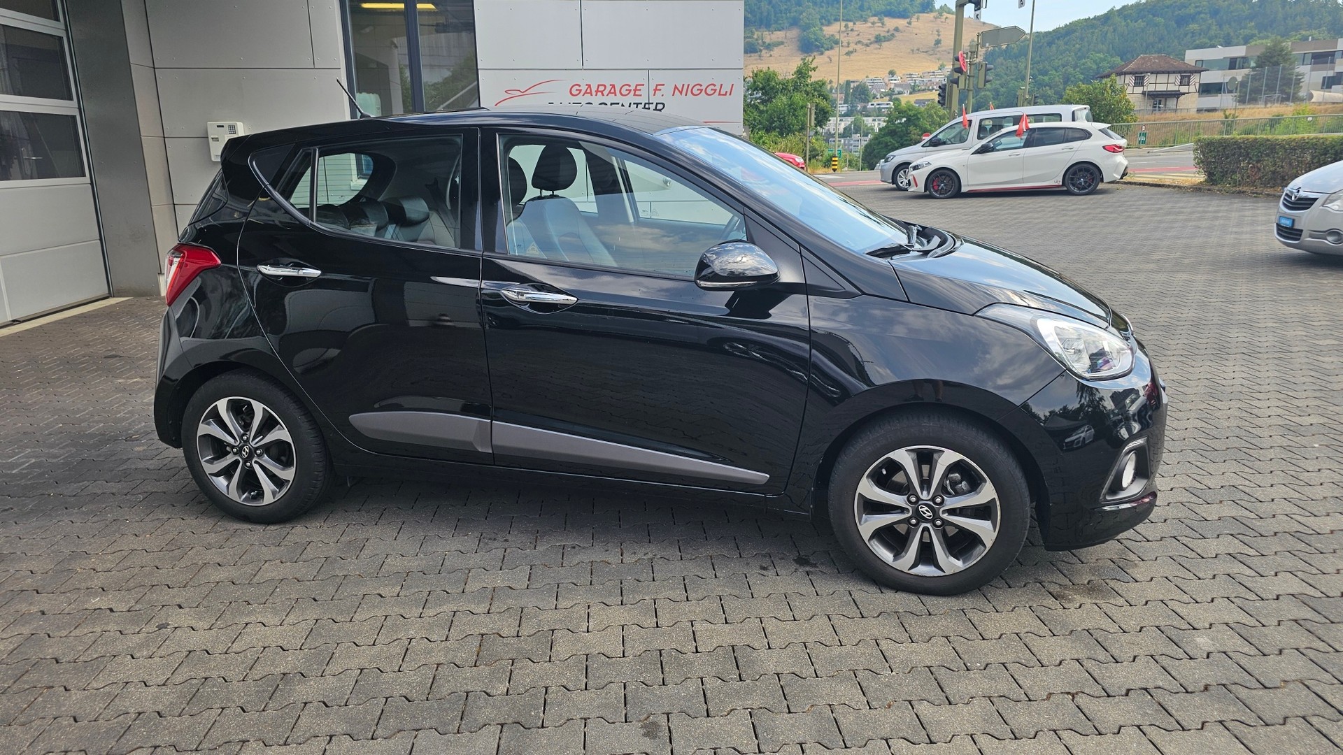 HYUNDAI i10 1.2 Vertex Automatic-image-2