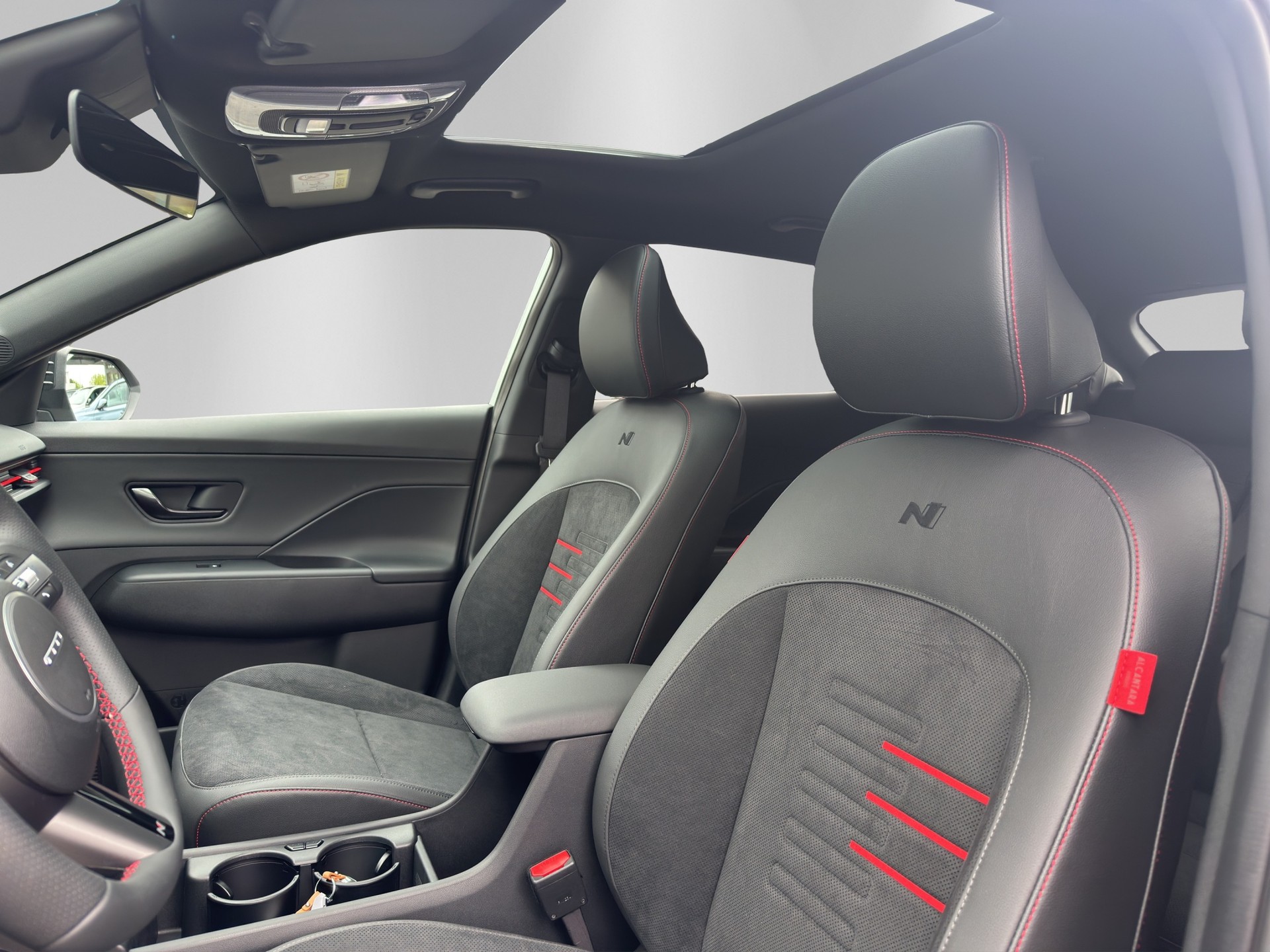 HYUNDAI Kona EV 65.4 kWh N Line-image-12