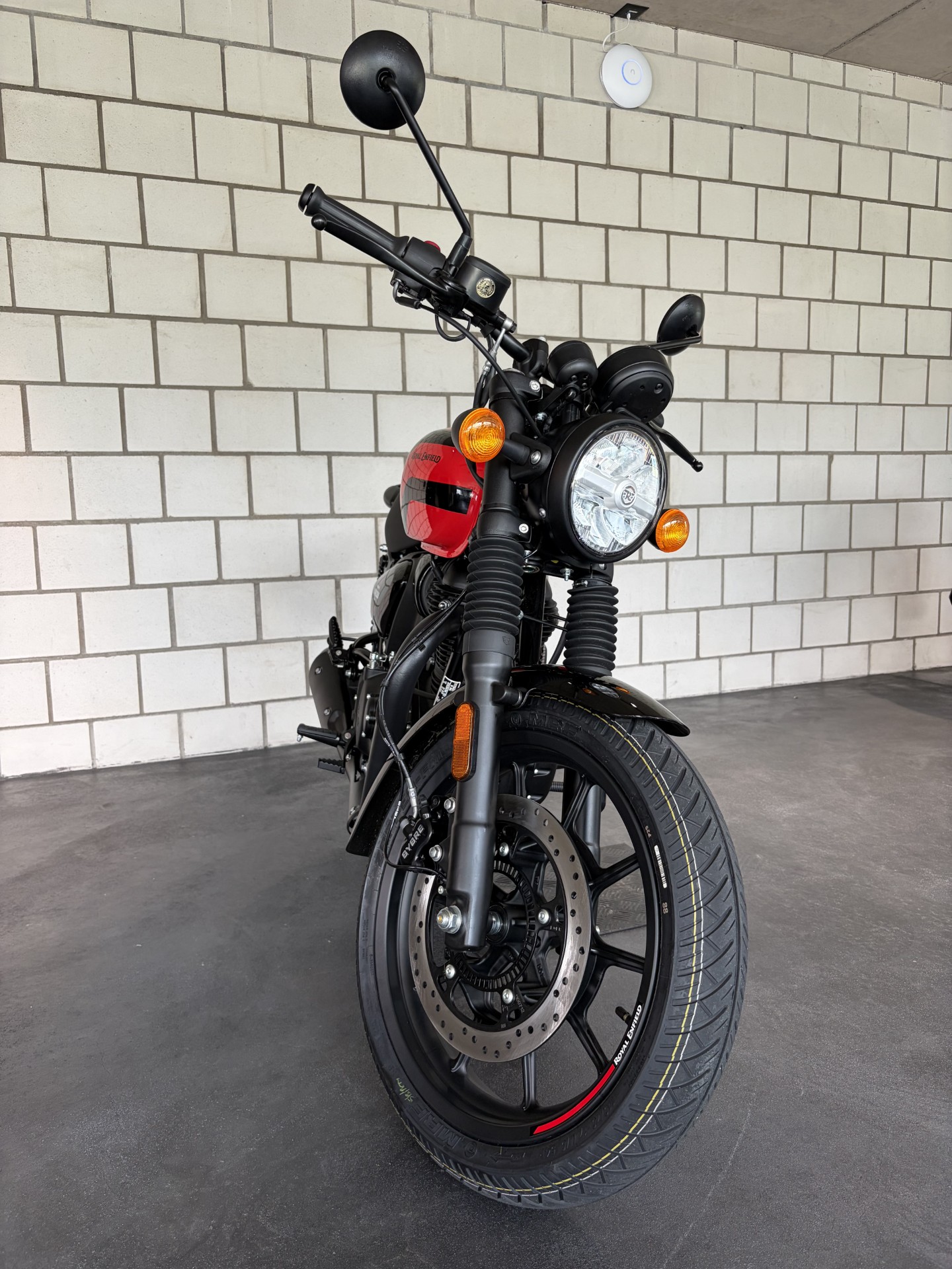 ROYAL ENFIELD Hntr 350 Rebel-showroom-element-1