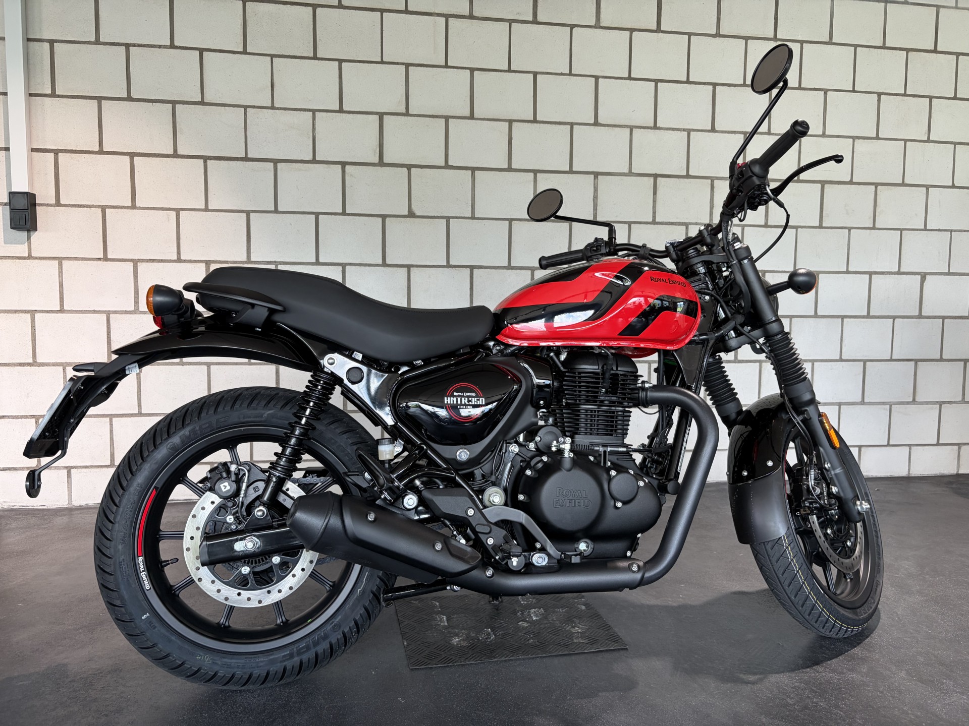 ROYAL ENFIELD Hntr 350 Rebel-showroom-element-2