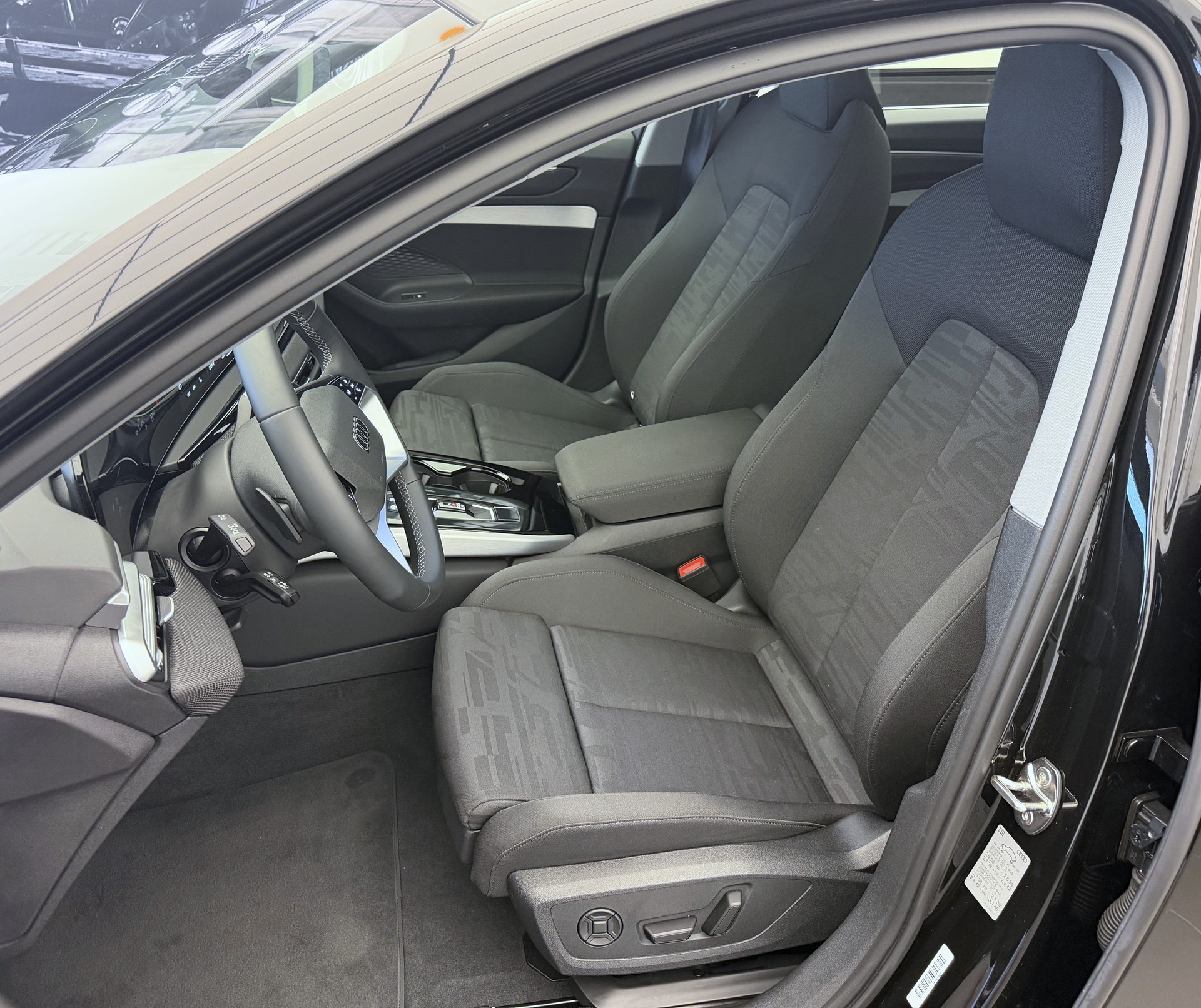 AUDI A6 Avant TDI quattro 150 kW S tronic-image-5