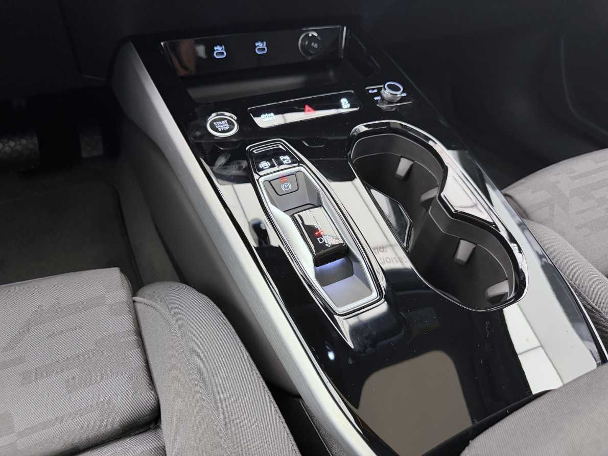 AUDI A6 Avant TDI quattro 150 kW S tronic-image-12