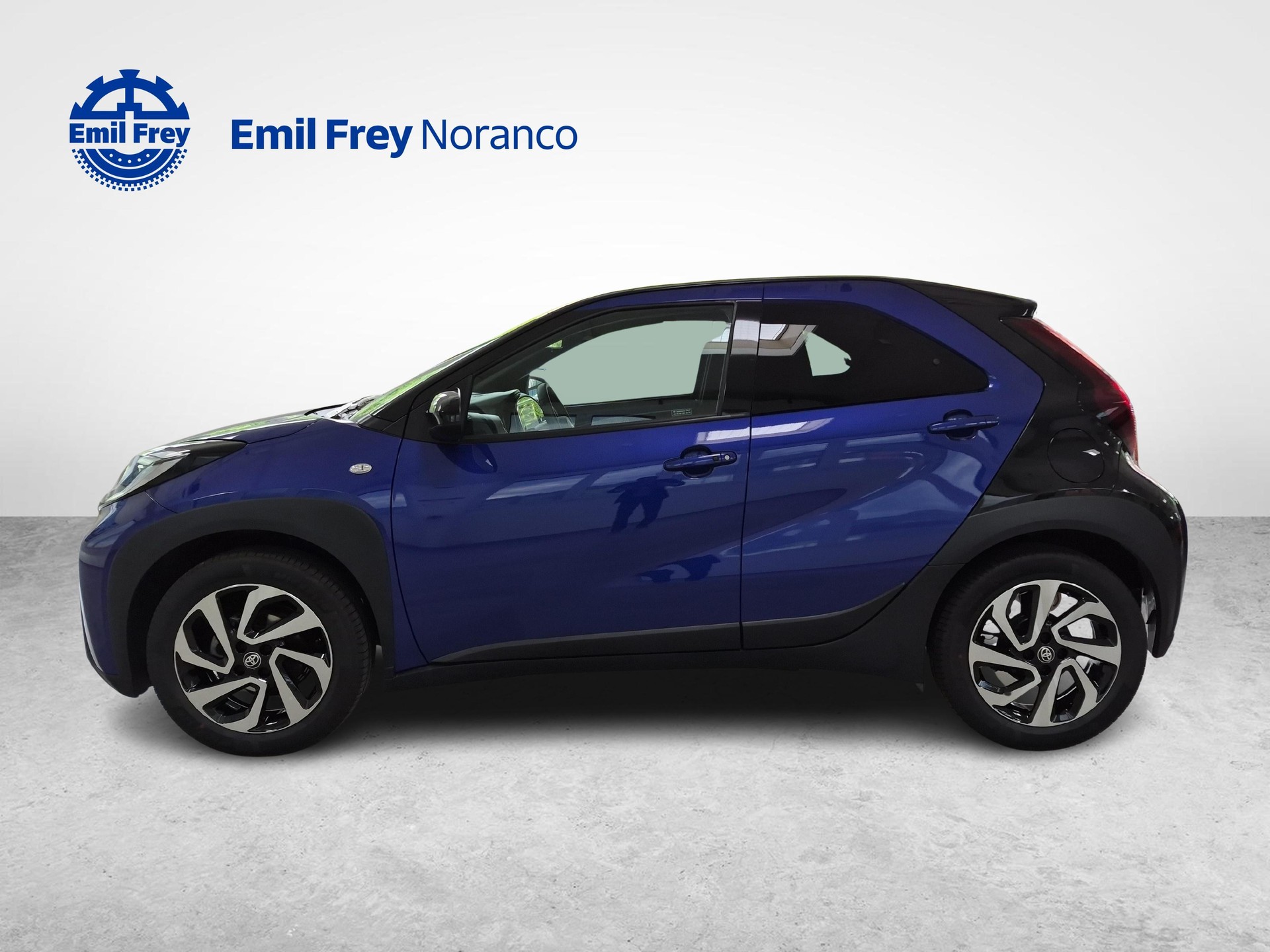 TOYOTA Aygo X 1.0 VVT-i Trend - Ruote invernali & Servizi inclusi-showroom-element-1