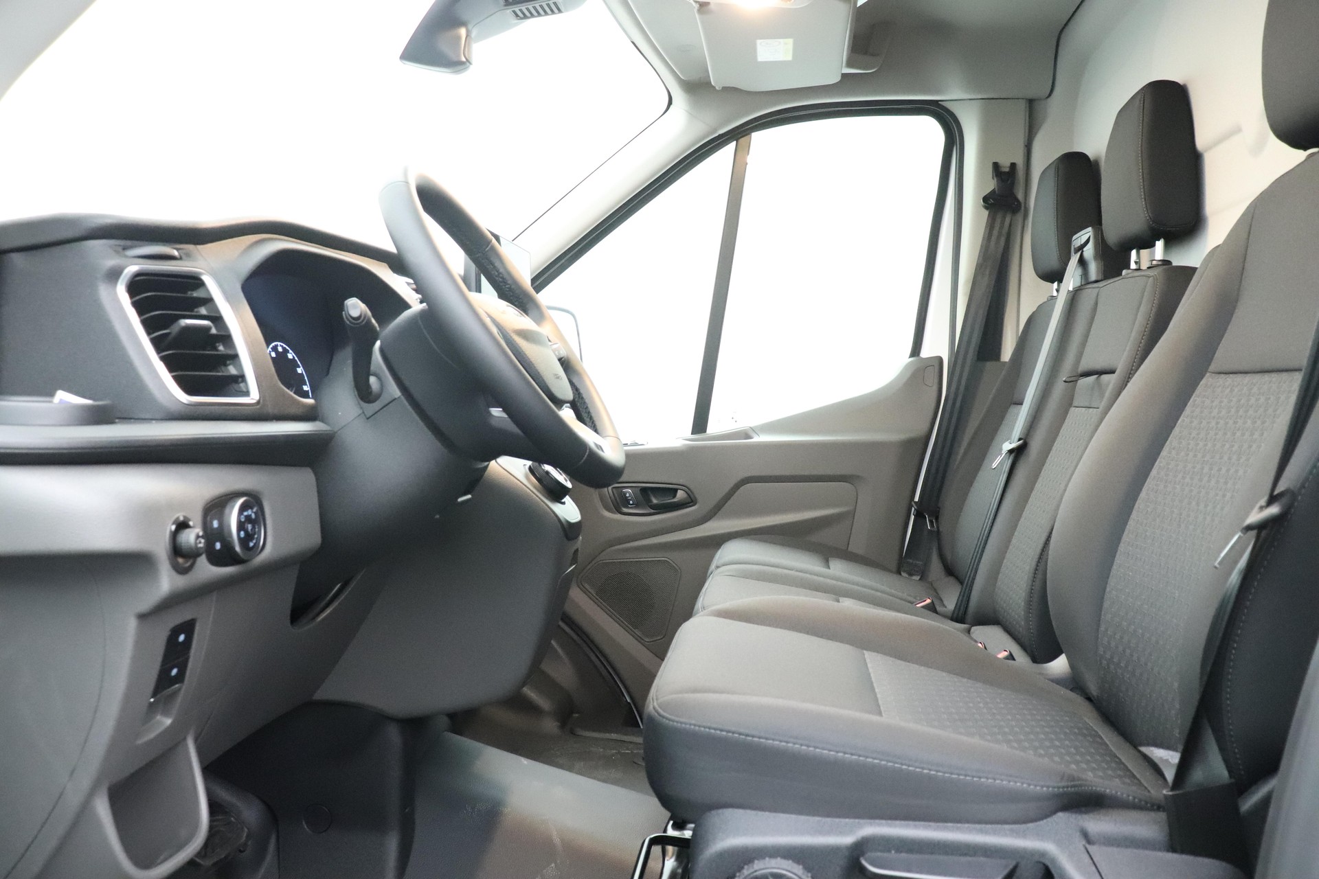 FORD E-Transit Van 350 L2H2 68kWh Trend-showroom-element-3