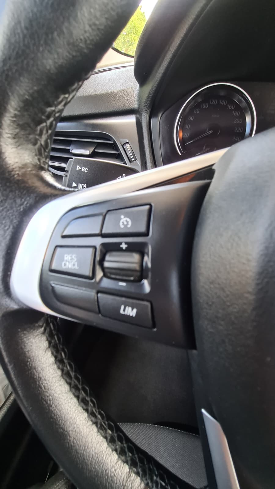 BMW 218d Gran Tourer Steptronic ** Gr-Navi ** PDC Hinten ** Klimaautomat ** Tempomat ** Frisch Ab MFK & Service **-image-11