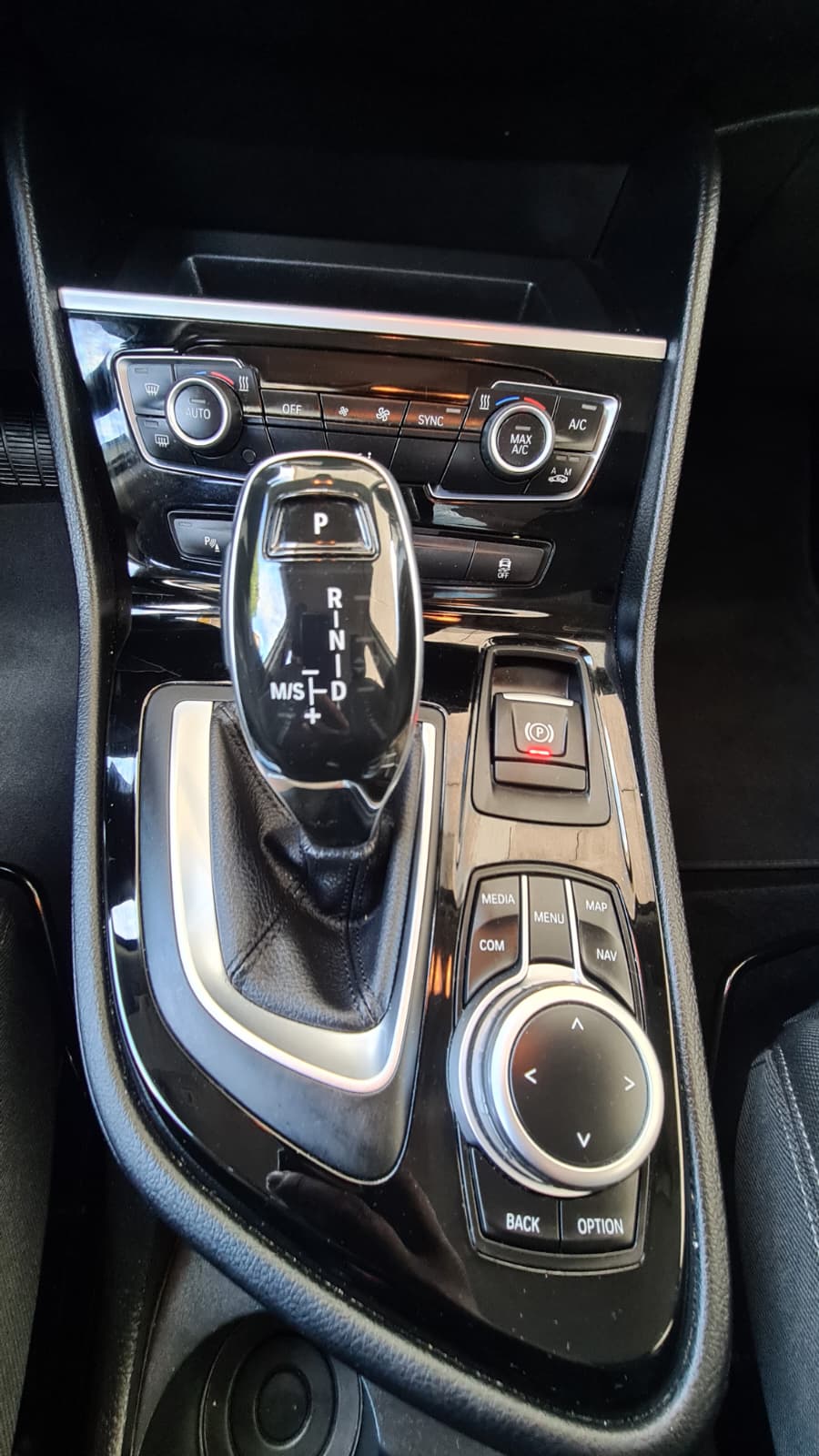 BMW 218d Gran Tourer Steptronic ** Gr-Navi ** PDC Hinten ** Klimaautomat ** Tempomat ** Frisch Ab MFK & Service **-image-14