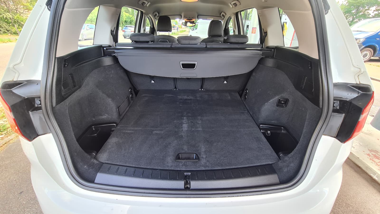 BMW 218d Gran Tourer Steptronic ** Gr-Navi ** PDC Hinten ** Klimaautomat ** Tempomat ** Frisch Ab MFK & Service **-image-10