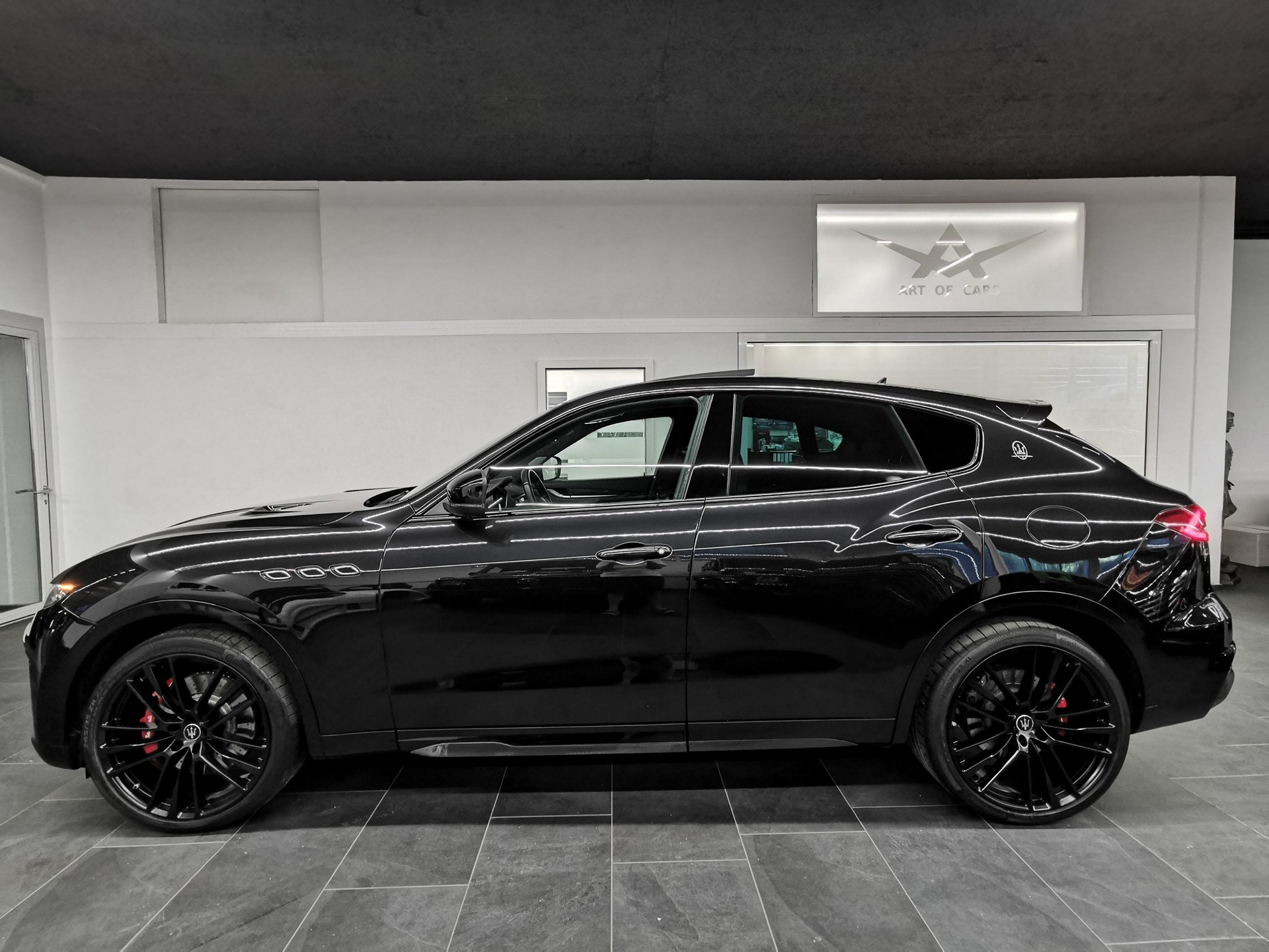 MASERATI Levante 3.8 V8 Trofeo Q4 Automatica FACELIFT NEUES NAVI ETC. CARBON 22" RÄDER 1. HD. CH-AUTO TRAUM PANO-image-3