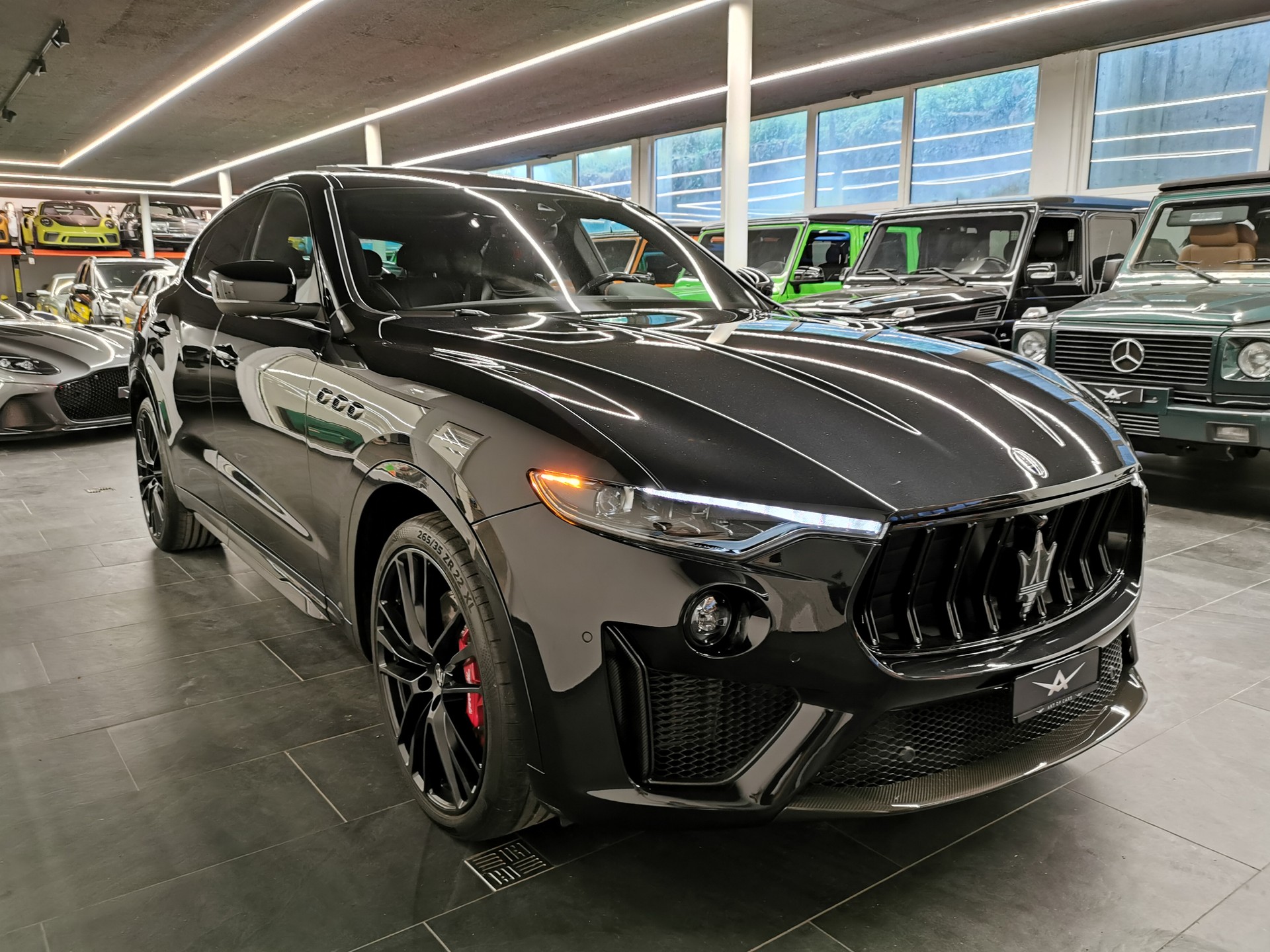 MASERATI Levante 3.8 V8 Trofeo Q4 Automatica FACELIFT NEUES NAVI ETC. CARBON 22" RÄDER 1. HD. CH-AUTO TRAUM PANO-image-0
