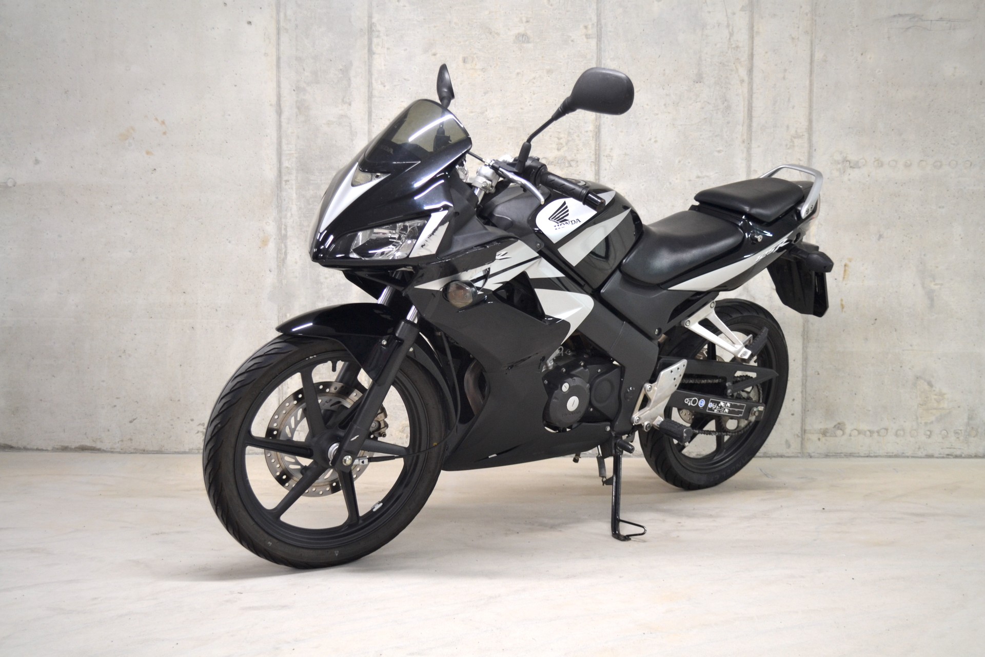 HONDA CBR 125 R-showroom-element-1