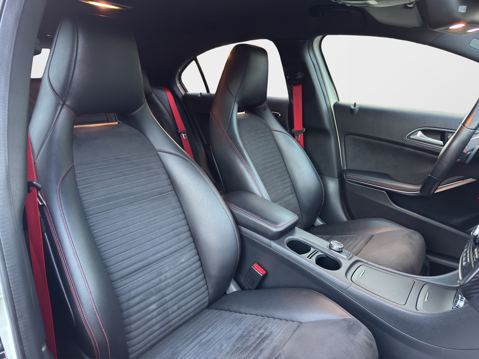 MERCEDES-BENZ A 250 Sport 7G-DCT-image-13