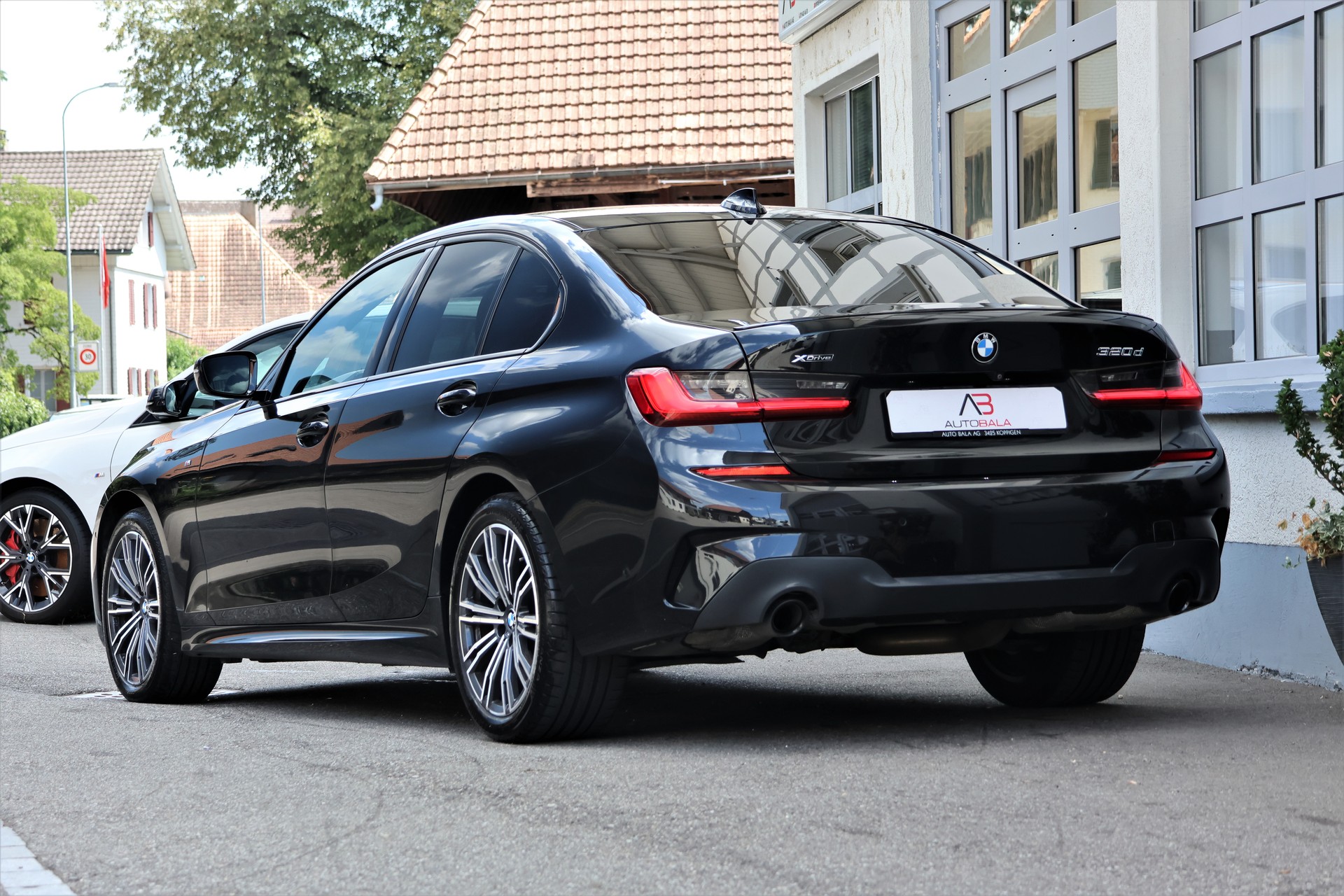 BMW 320d xDrive M Sport Steptronic (CH)-image-2