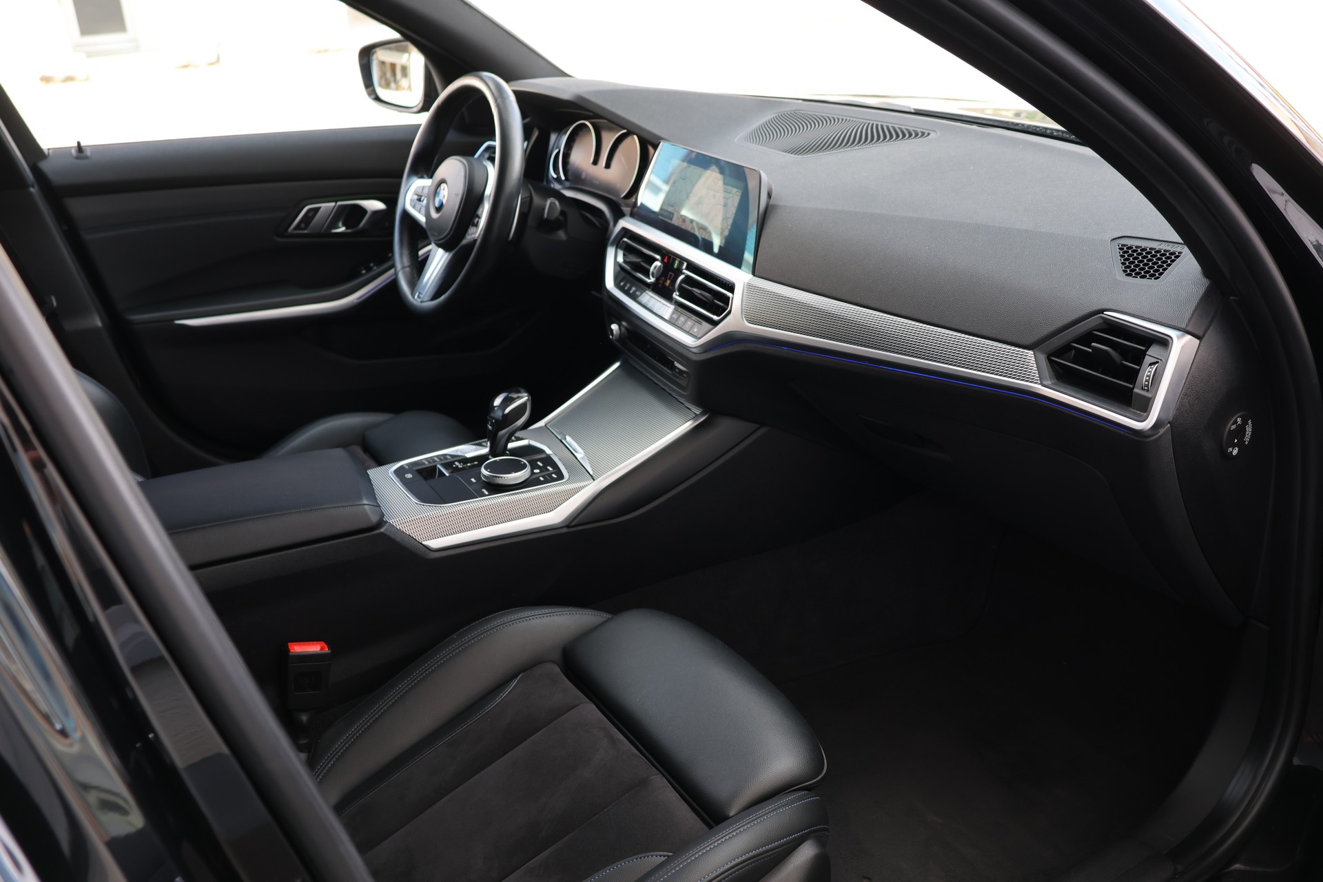 BMW 320d xDrive M Sport Steptronic (CH)-image-17