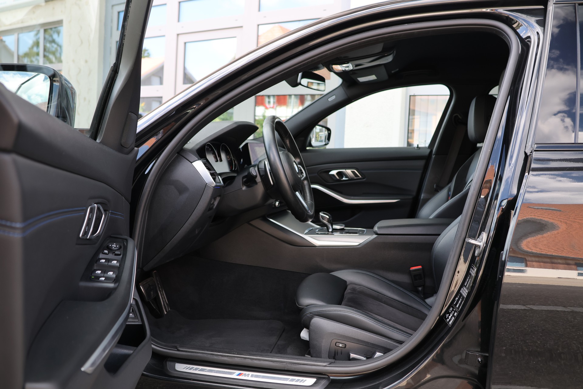 BMW 320d xDrive M Sport Steptronic (CH)-image-8