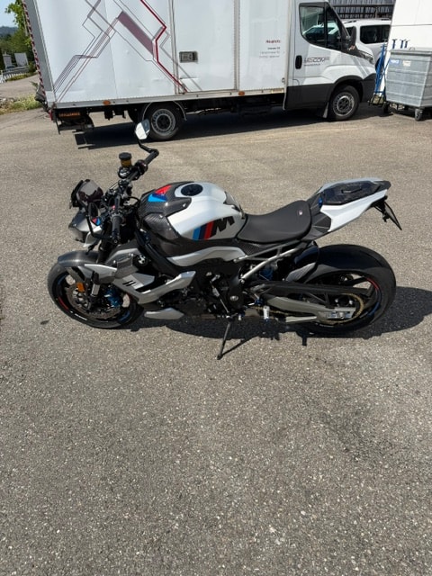 BMW M 1000 R-image-3