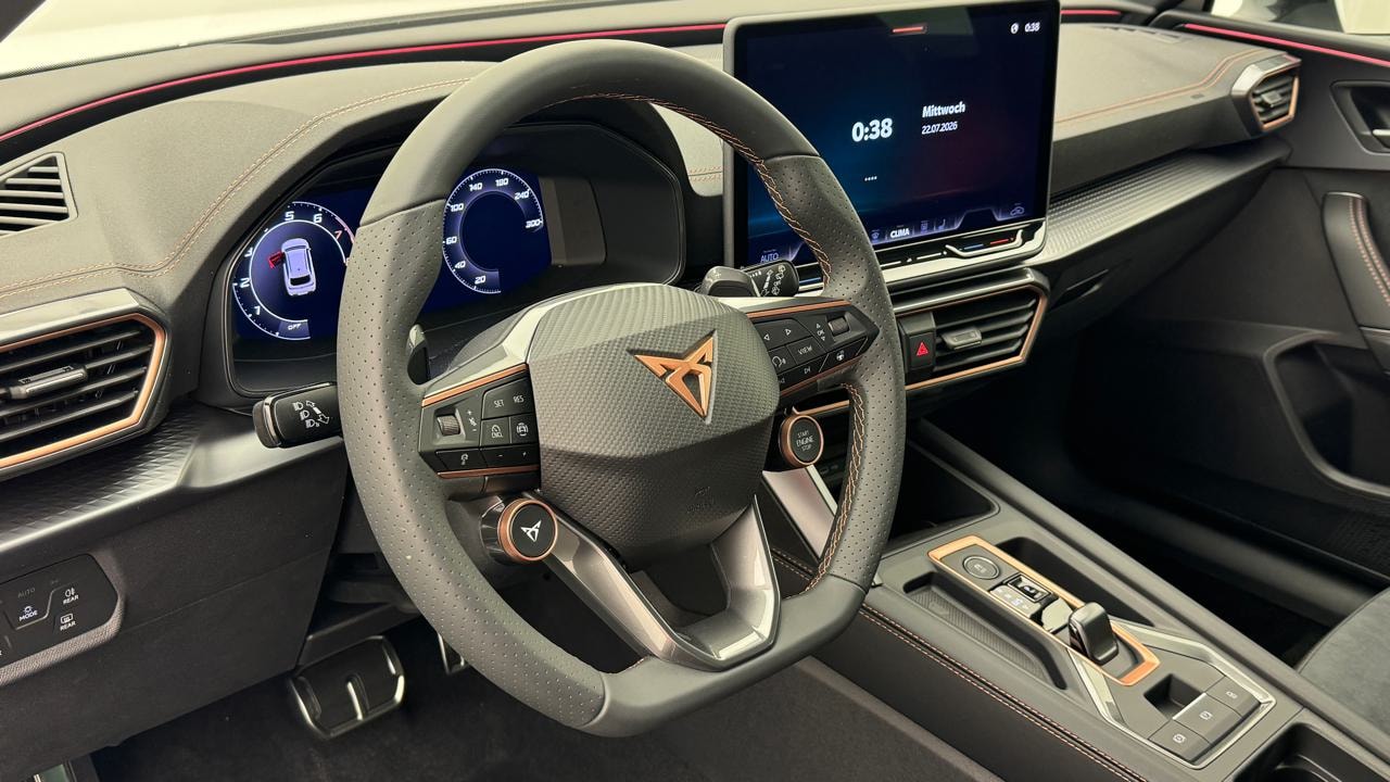 CUPRA LEON ST 2.0 TSI VZ Black Edition-image-6