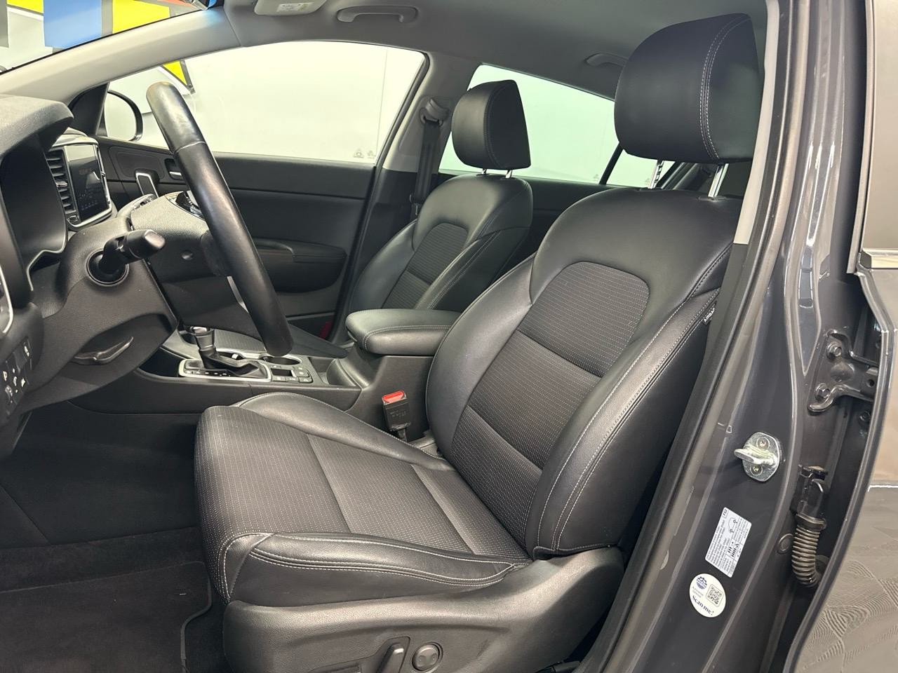 KIA Sportage 1.6CRDi Mild Hybrid Black Edition 4WD DCT-showroom-element-3