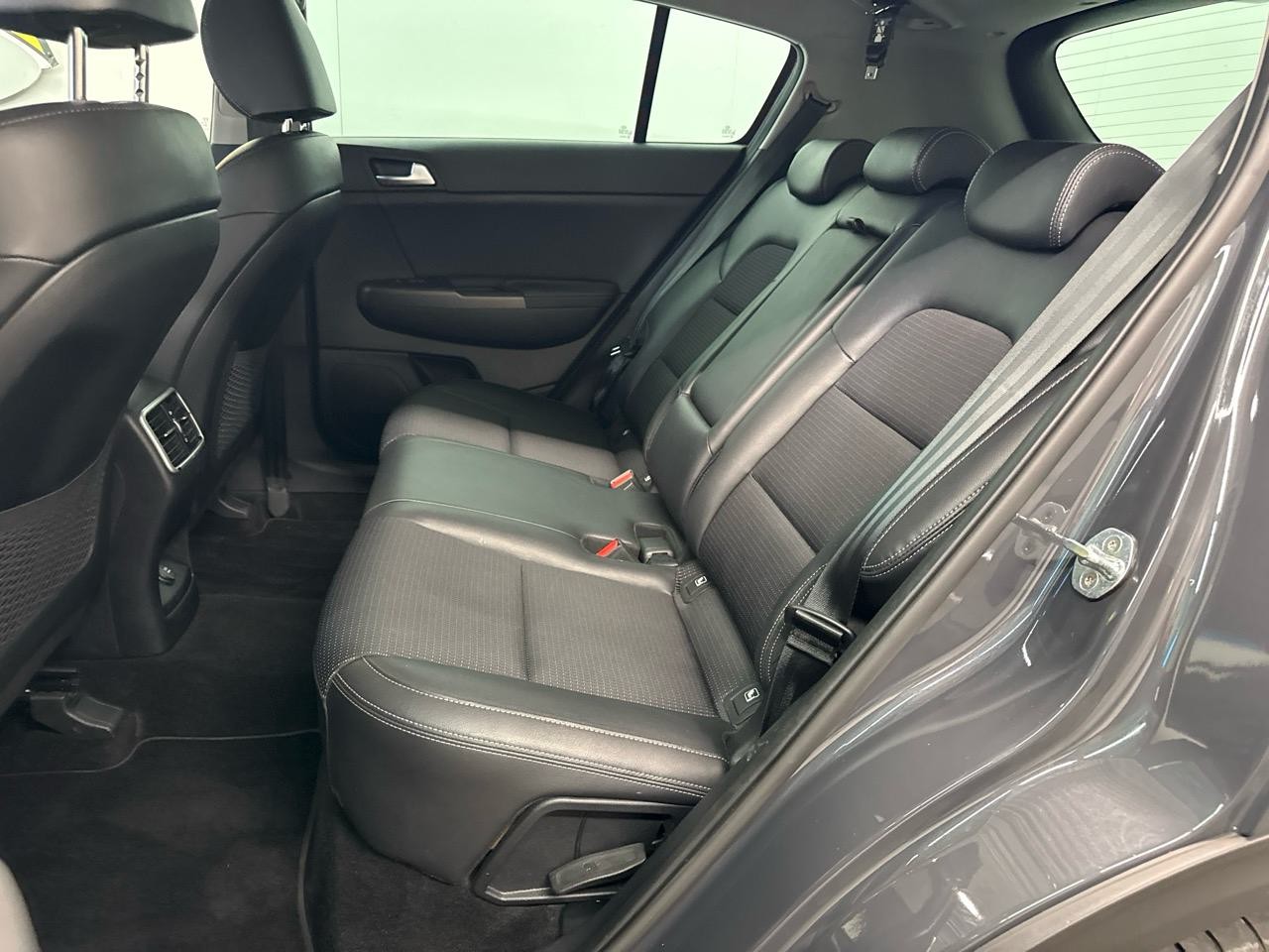 KIA Sportage 1.6CRDi Mild Hybrid Black Edition 4WD DCT-image-12