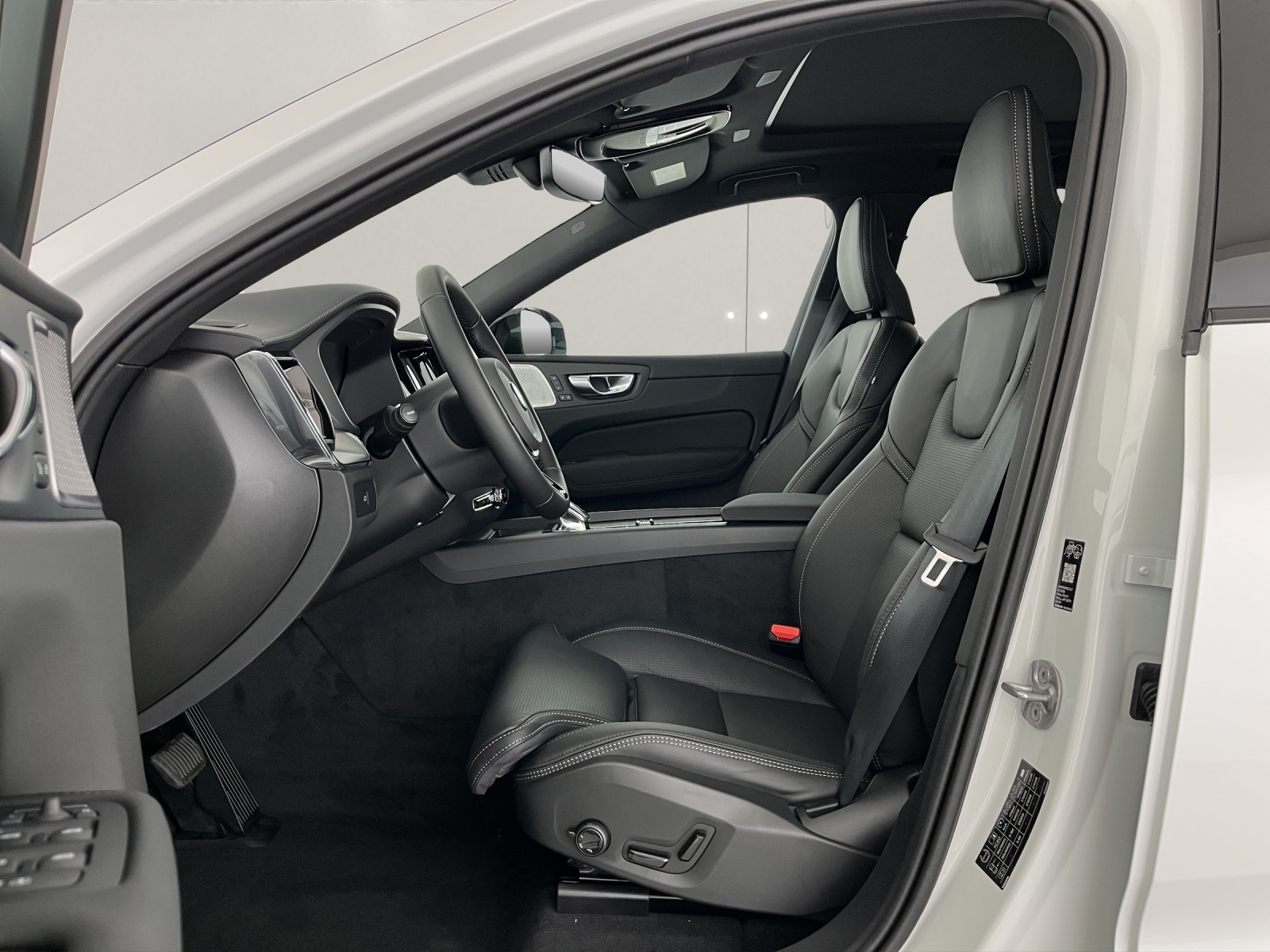 VOLVO XC60 2.0 B5 MH Black Edition AWD-image-8