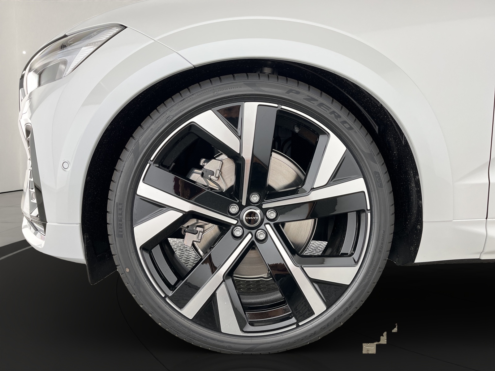 VOLVO XC60 2.0 B5 MH Black Edition AWD-image-6