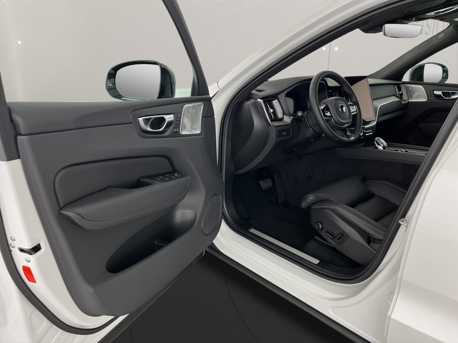VOLVO XC60 2.0 B5 MH Black Edition AWD-image-7