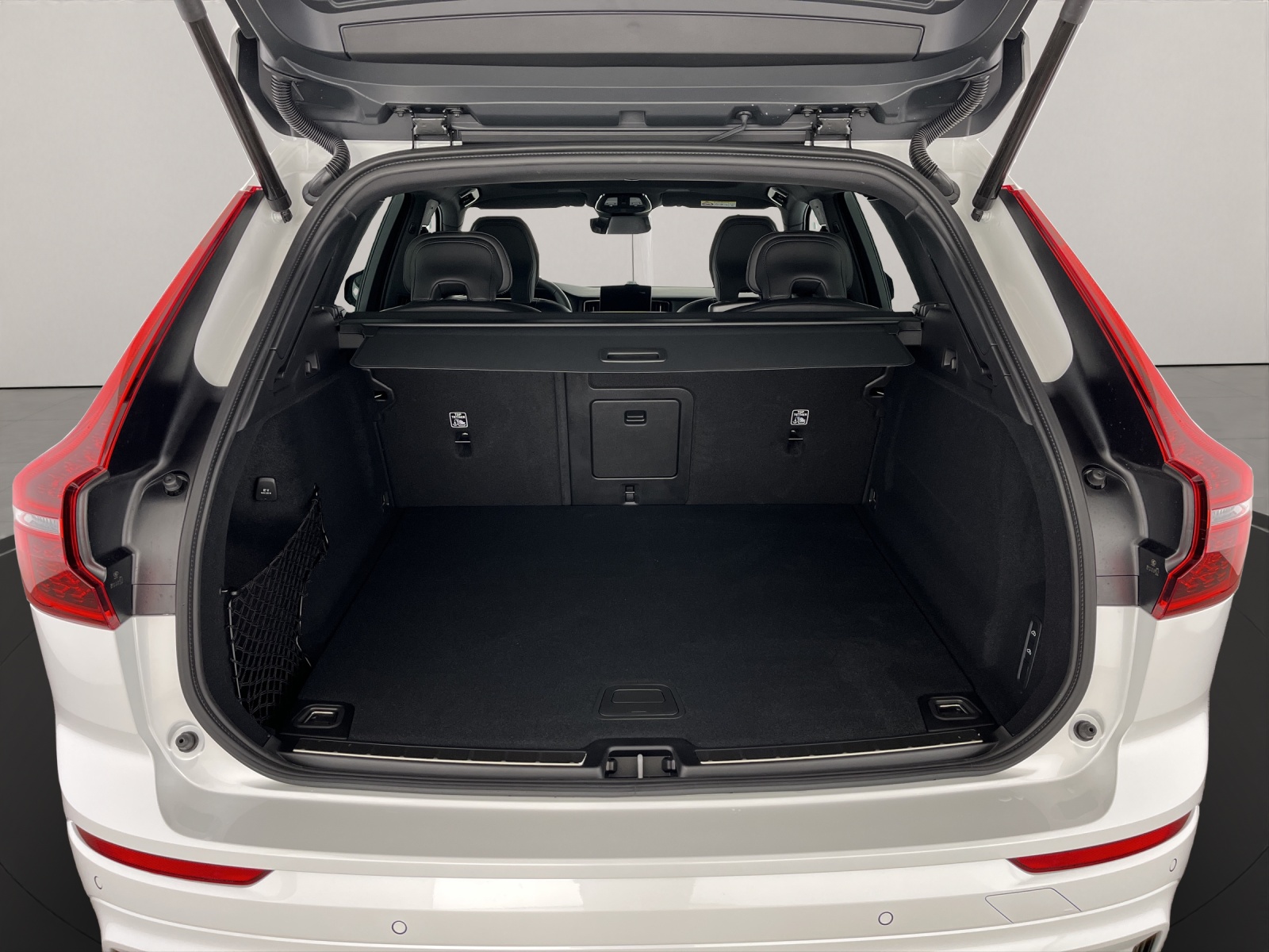 VOLVO XC60 2.0 B5 MH Black Edition AWD-image-5