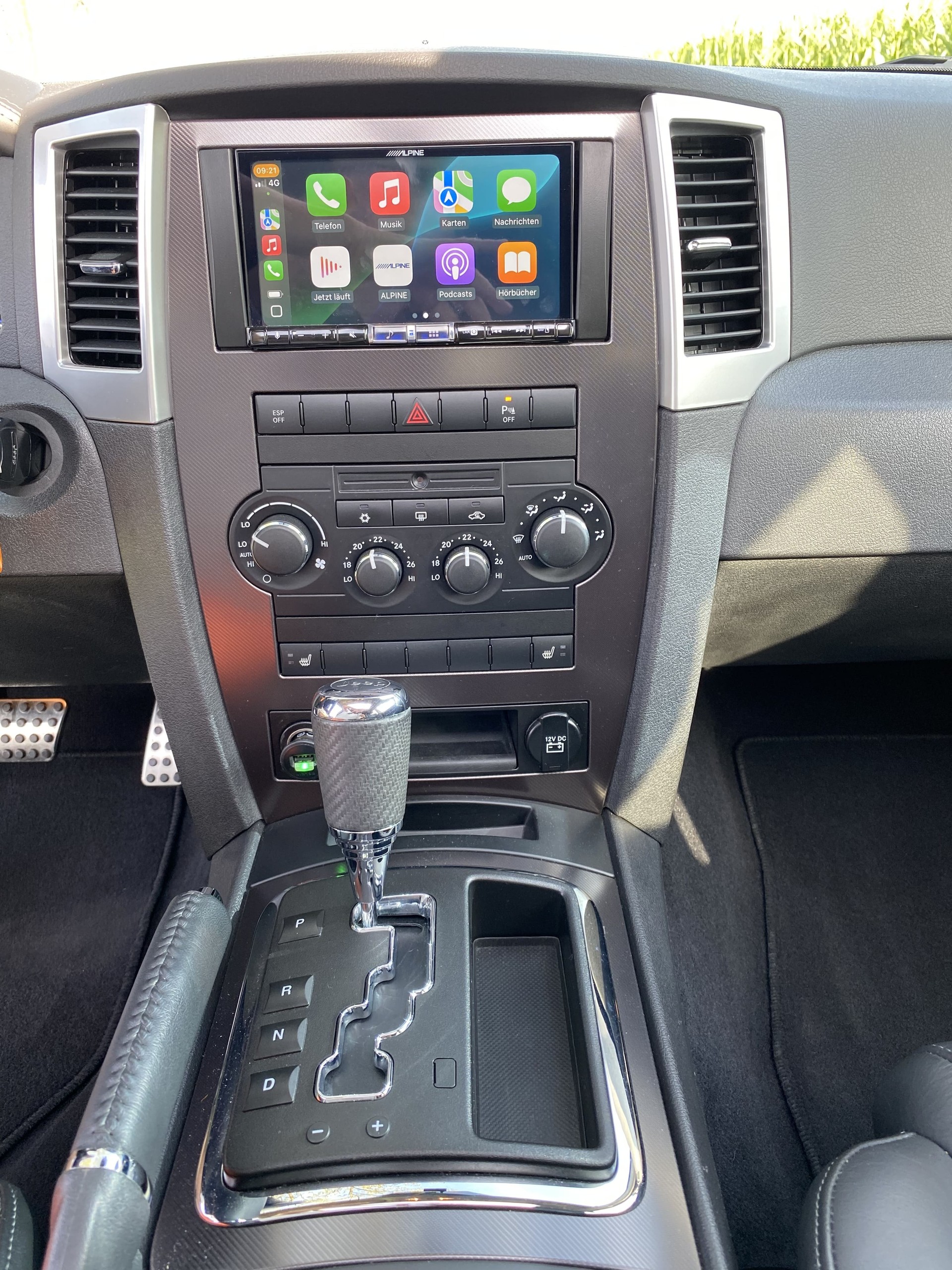 JEEP SRT8-image-8
