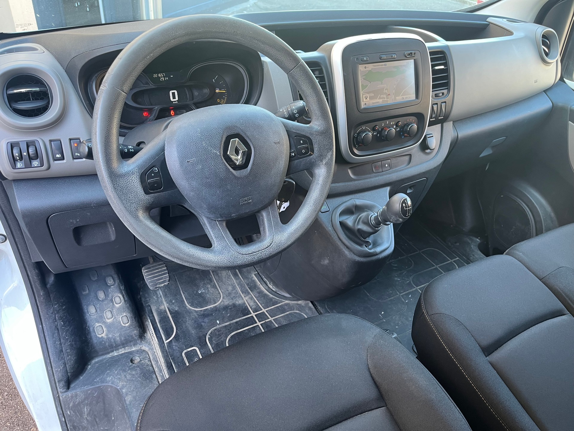 RENAULT Trafic 1.6 ENERGY TwinT. dCi120 2.9t Busin. L1H1-image-8