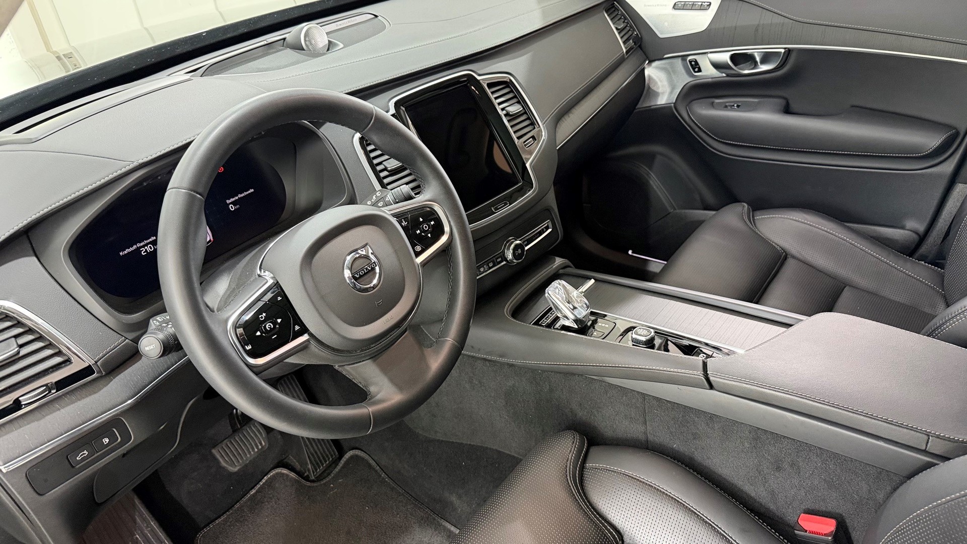VOLVO XC90 2.0 T8 TE Ultimate Dark 7-image-3