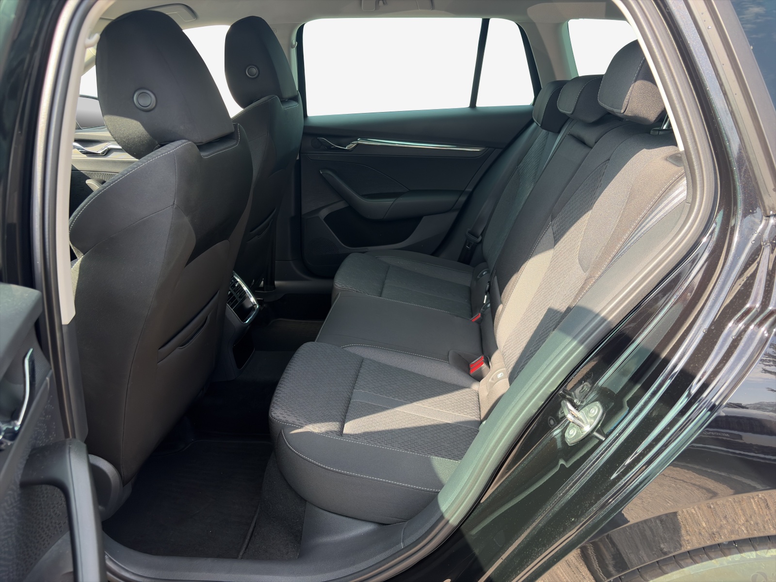 SKODA Octavia Combi 1.5 TSI mHEV DSG Style-image-11