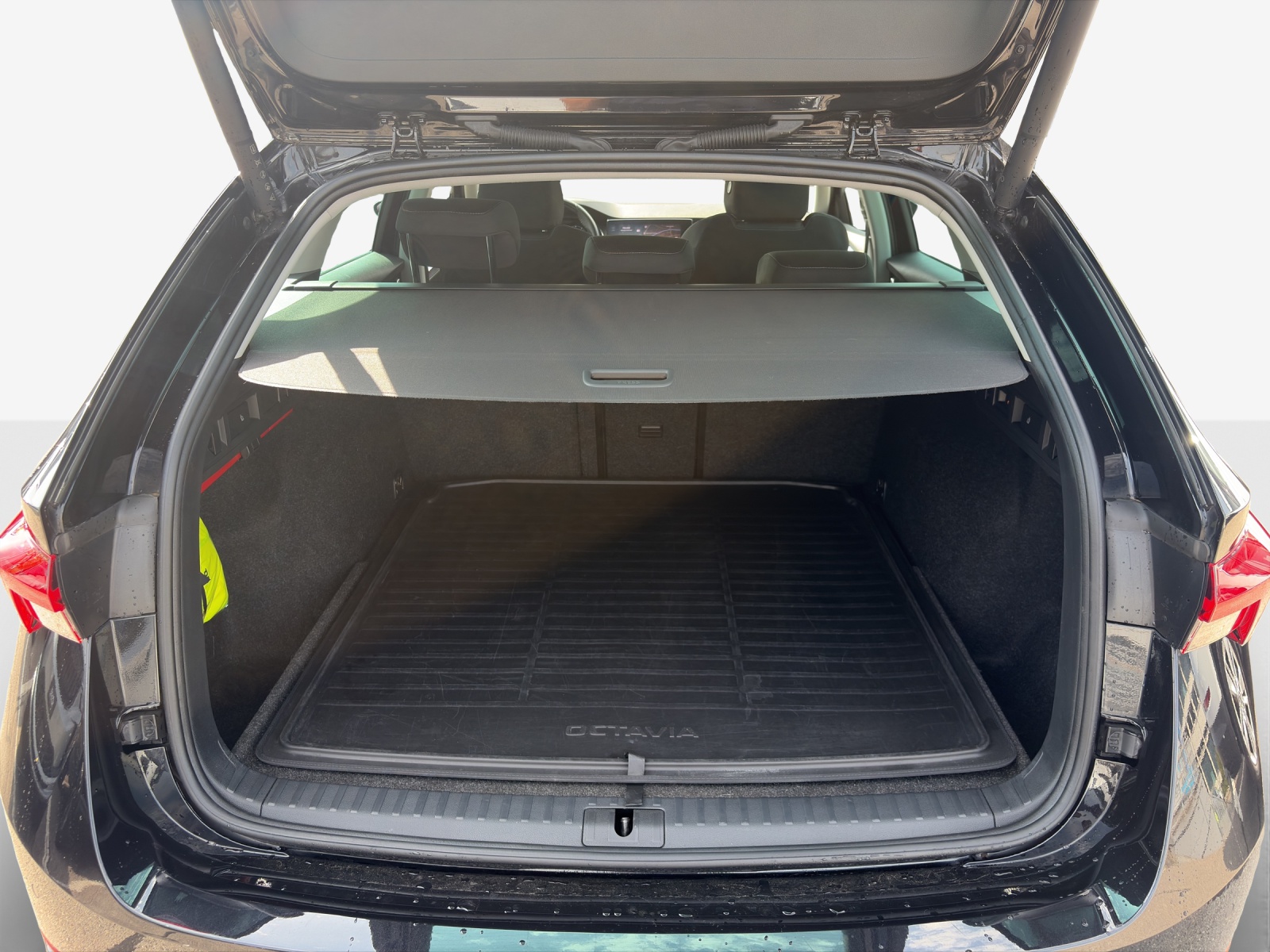 SKODA Octavia Combi 1.5 TSI mHEV DSG Style-image-12