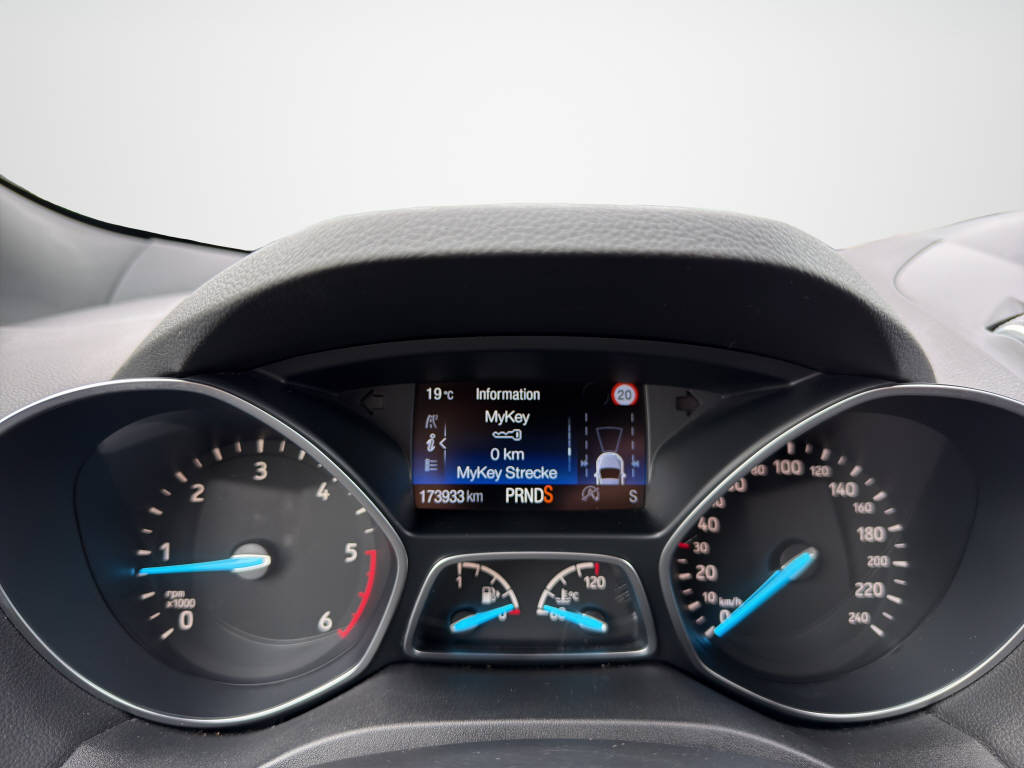 FORD Kuga 2.0 TDCi 180 ST-Line FPS-image-10