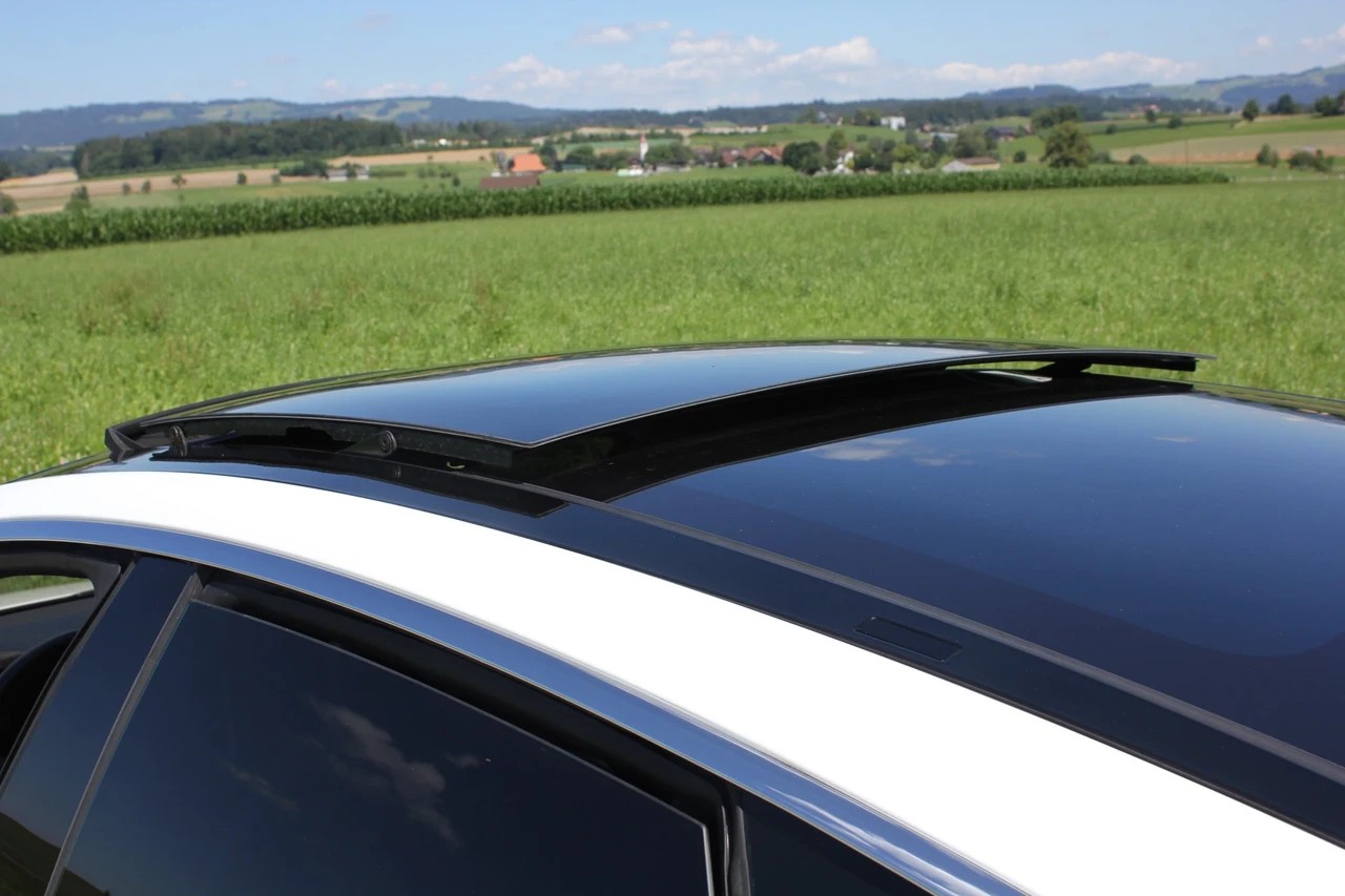 TESLA Model S 70 D-image-6