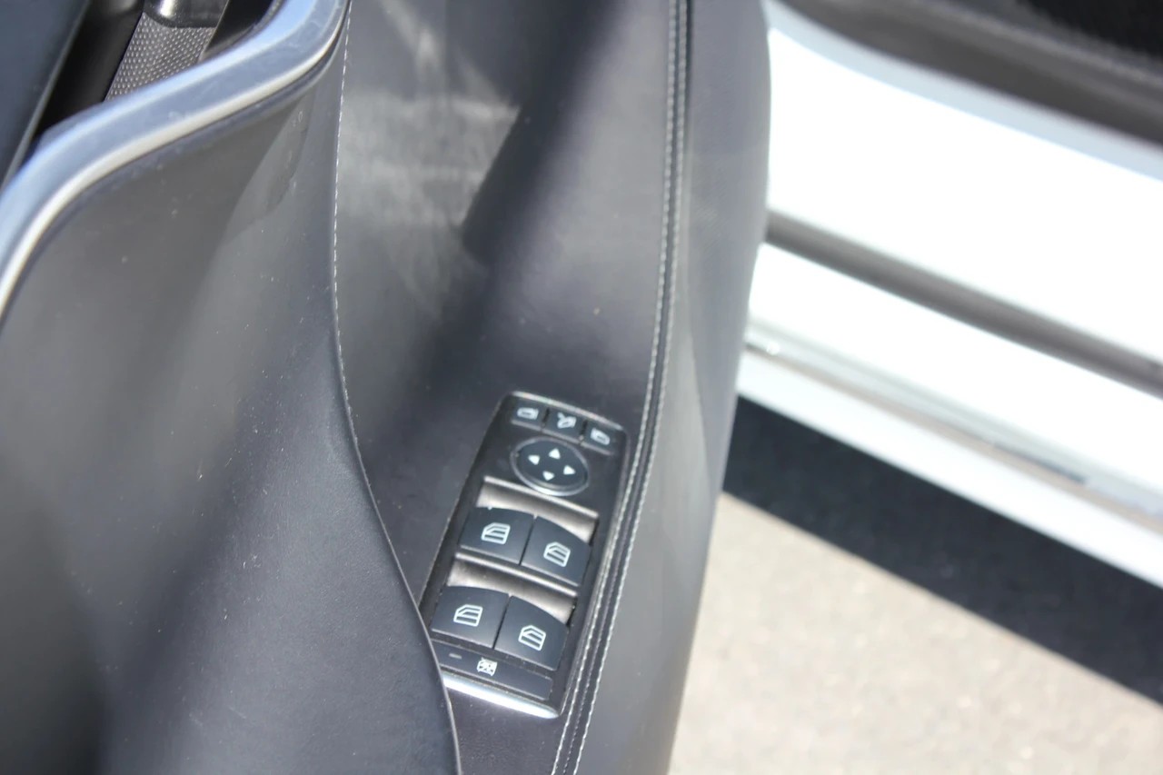 TESLA Model S 70 D-image-9
