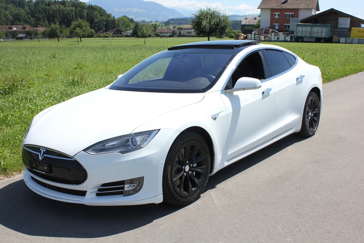 TESLA Model S 70 D-image-0