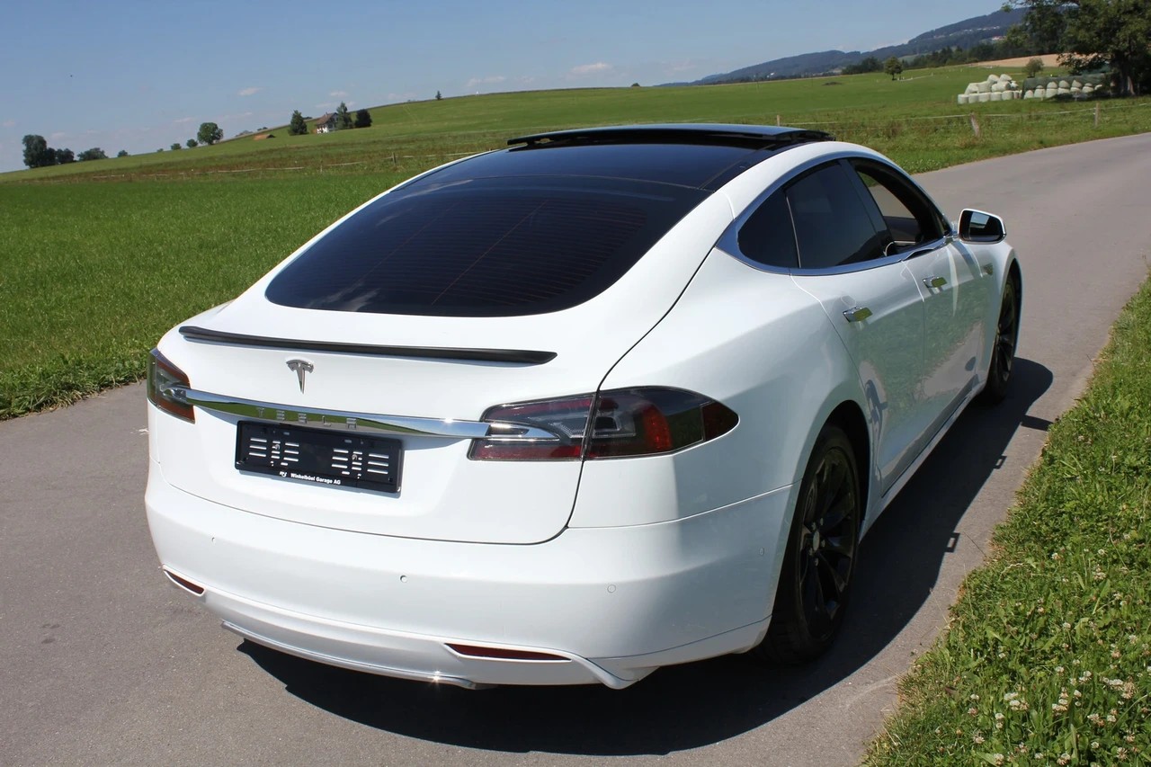 TESLA Model S 70 D-image-2