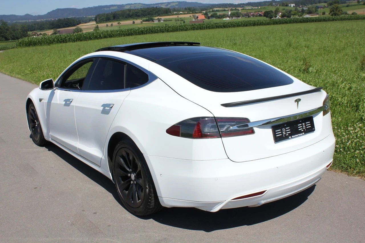TESLA Model S 70 D-image-3