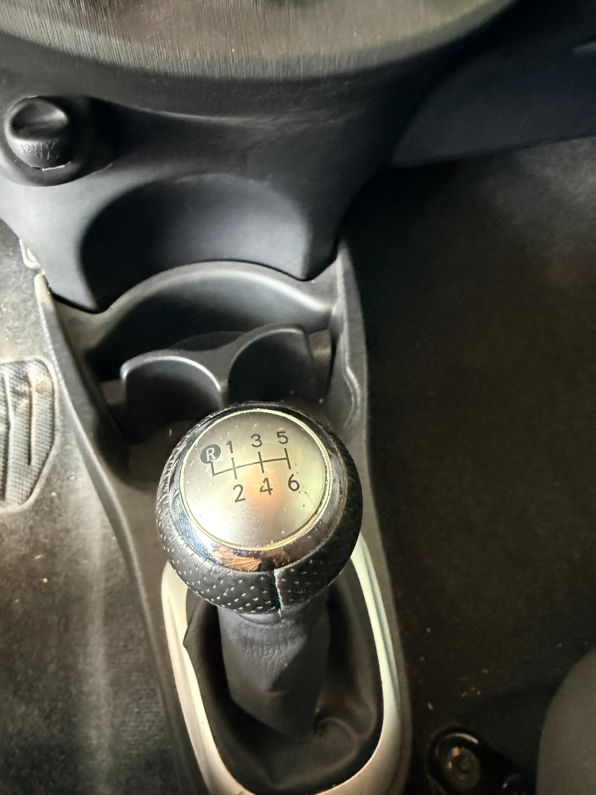 TOYOTA Yaris 1.33 Style-image-11