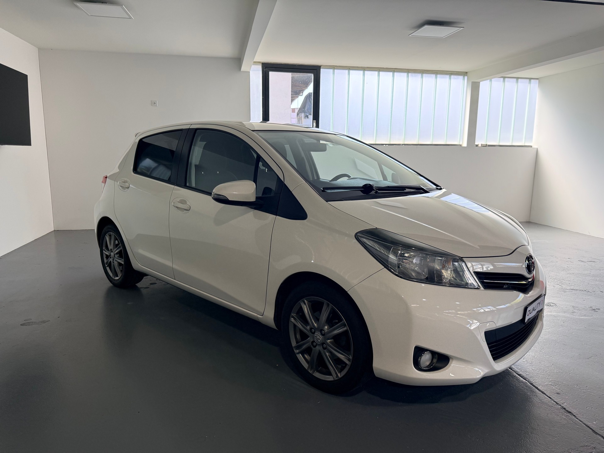 TOYOTA Yaris 1.33 Style-image-1