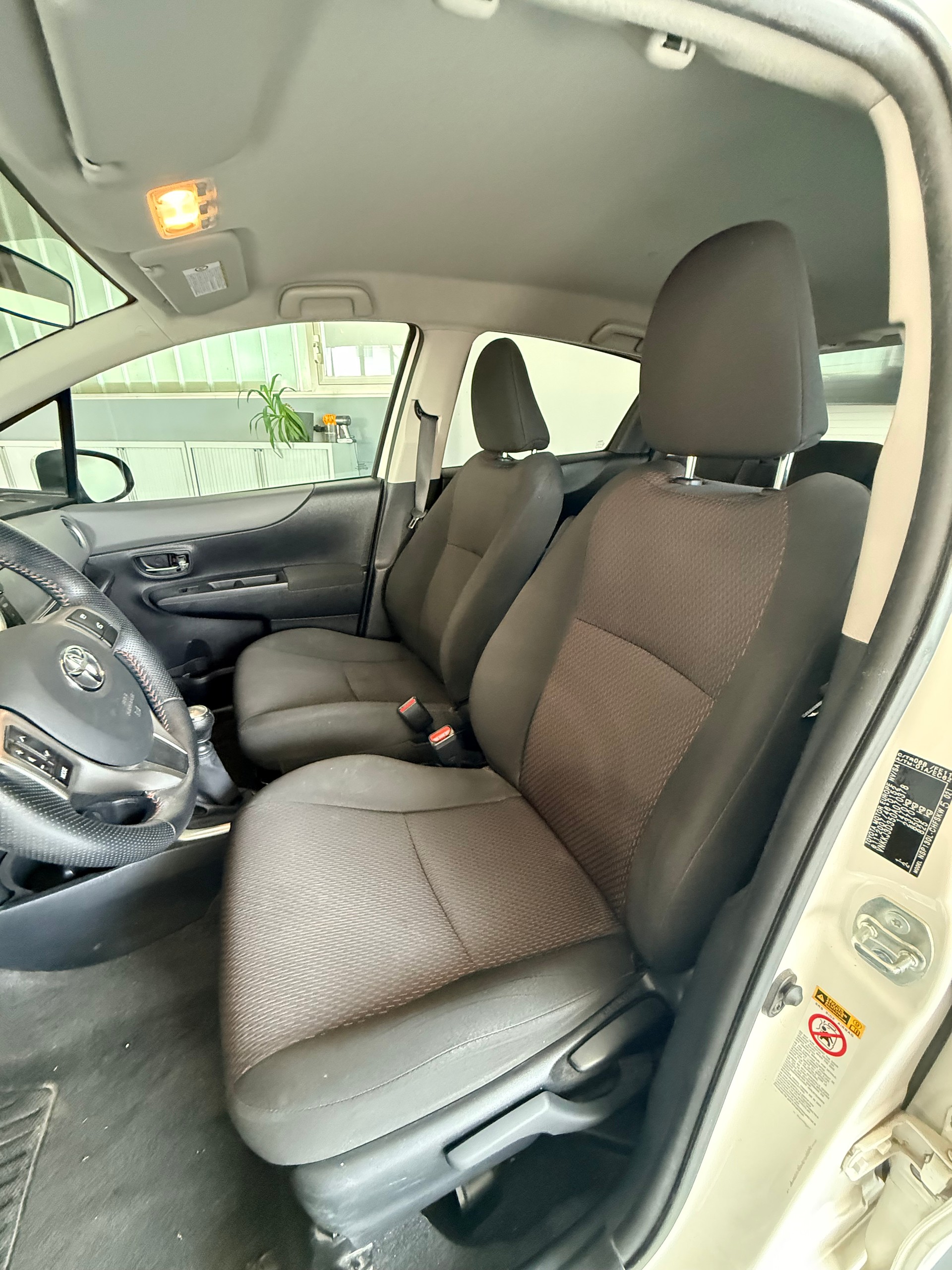 TOYOTA Yaris 1.33 Style-image-6