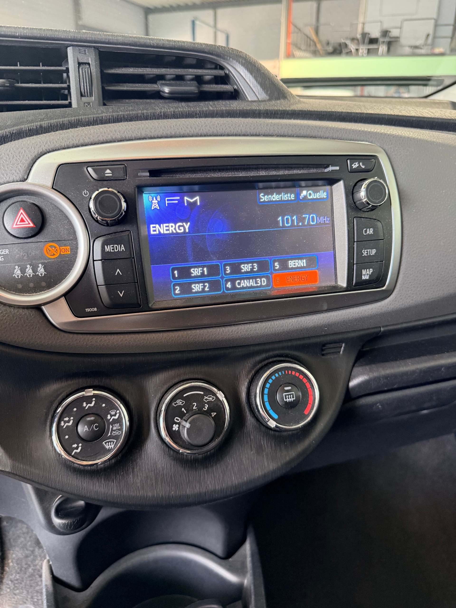 TOYOTA Yaris 1.33 Style-image-10