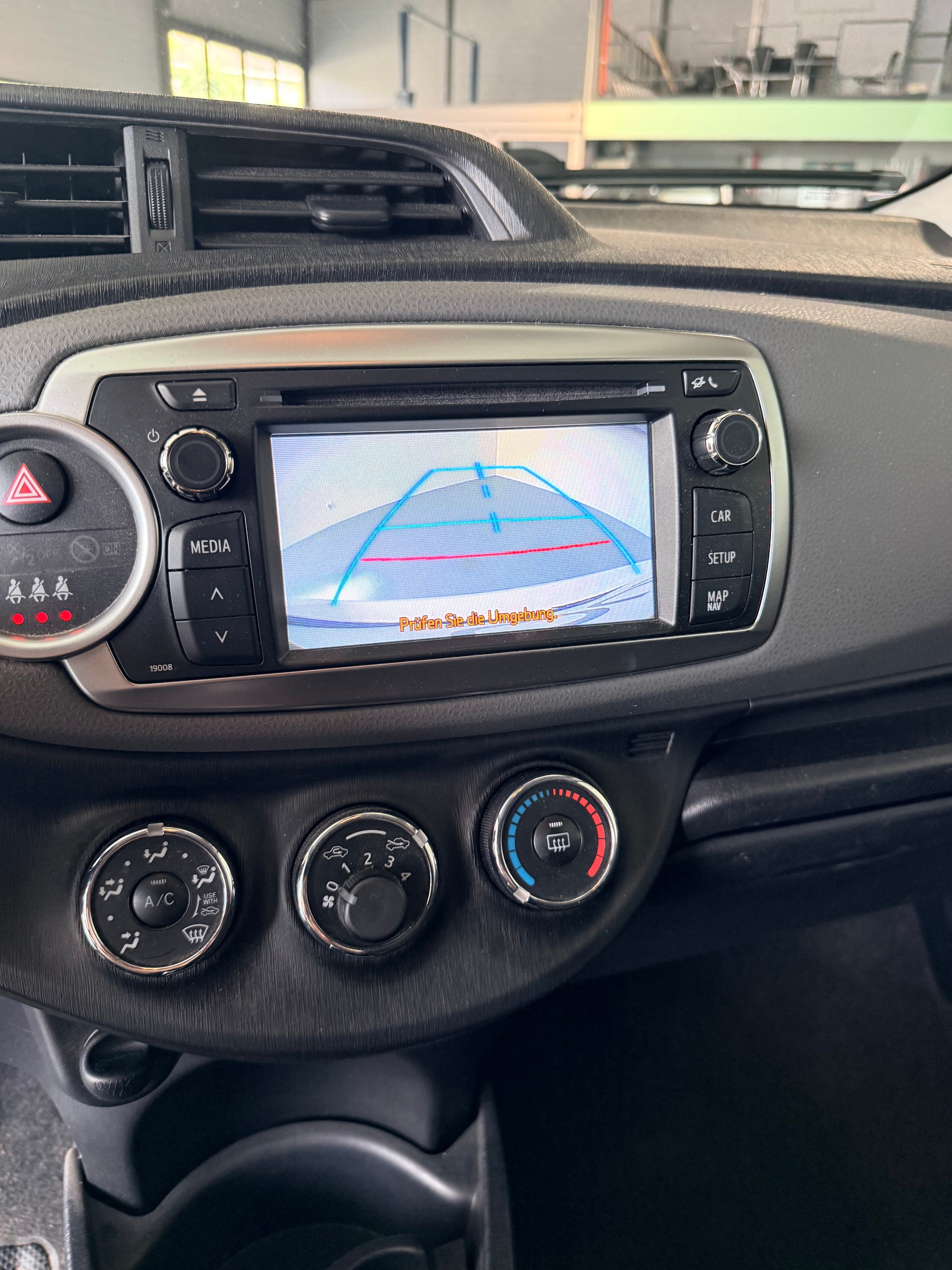 TOYOTA Yaris 1.33 Style-image-9